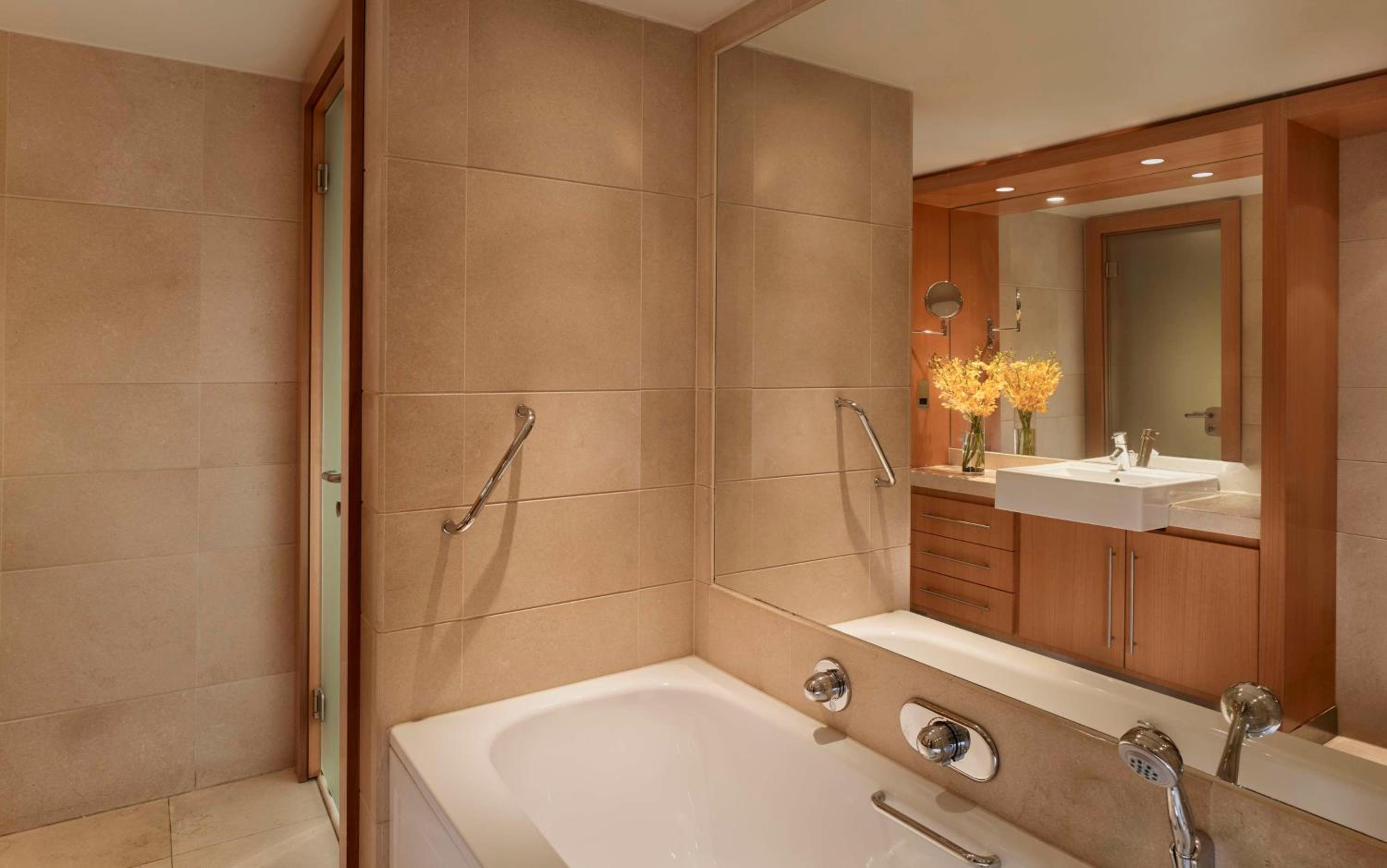 One-Bedroom Suite with Kitchenette 