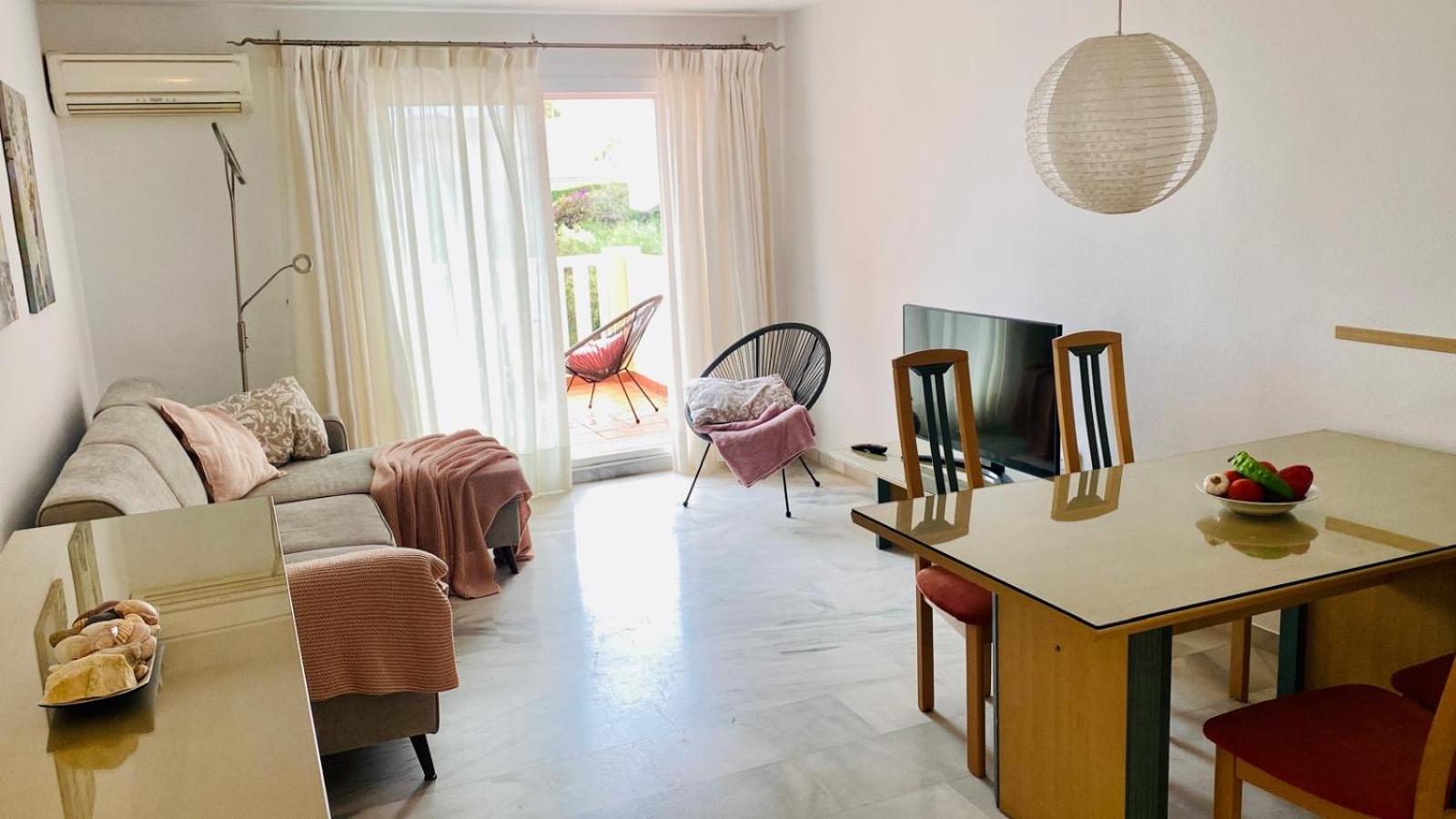 Apartamento de dos habitaciones con balcón y terraza