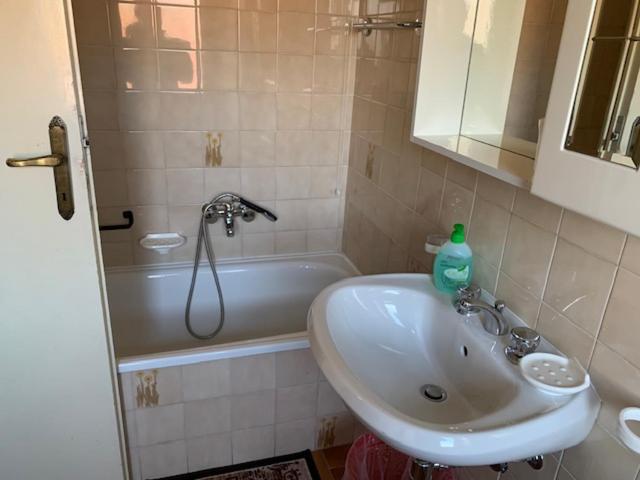 Single Room With Private Bathroom photo 3