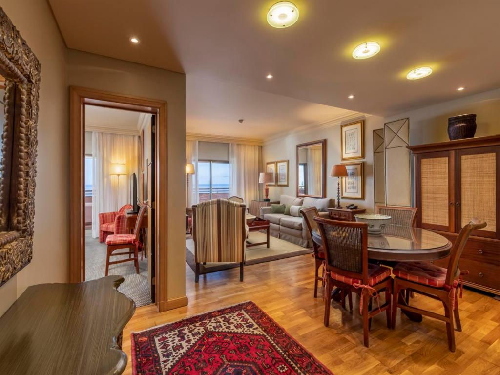Superior Suite with Sea View - Photo 3