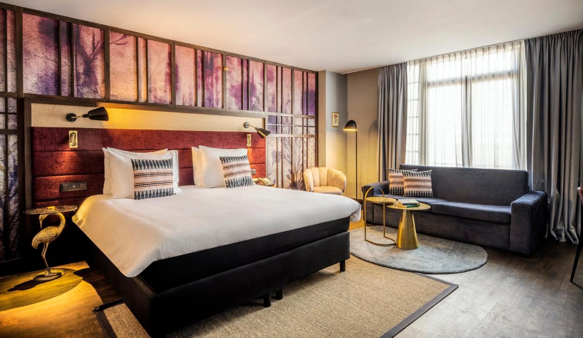 Premium King Room with Sofa Bed - Photo 7