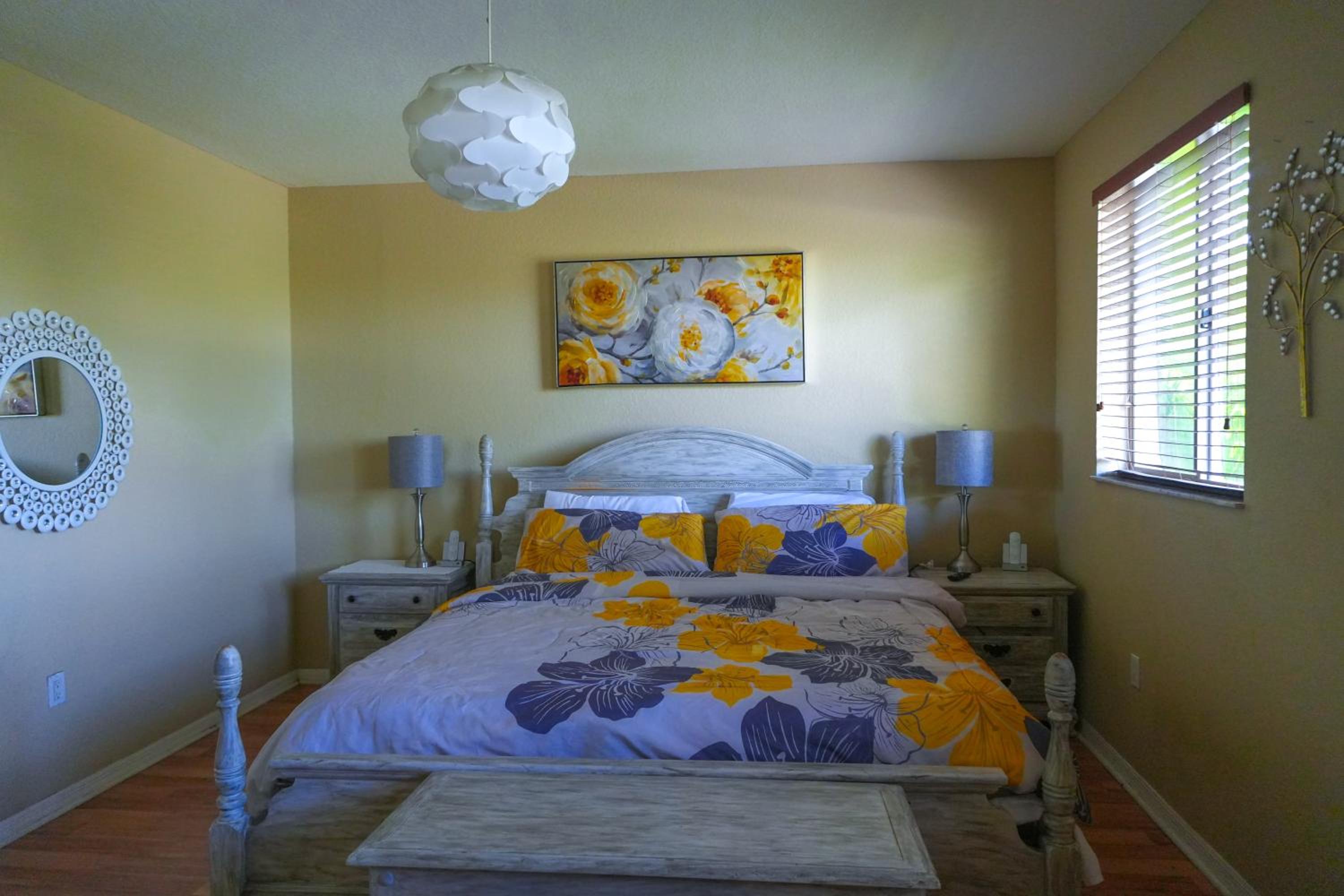 Six-Bedroom House photo 1