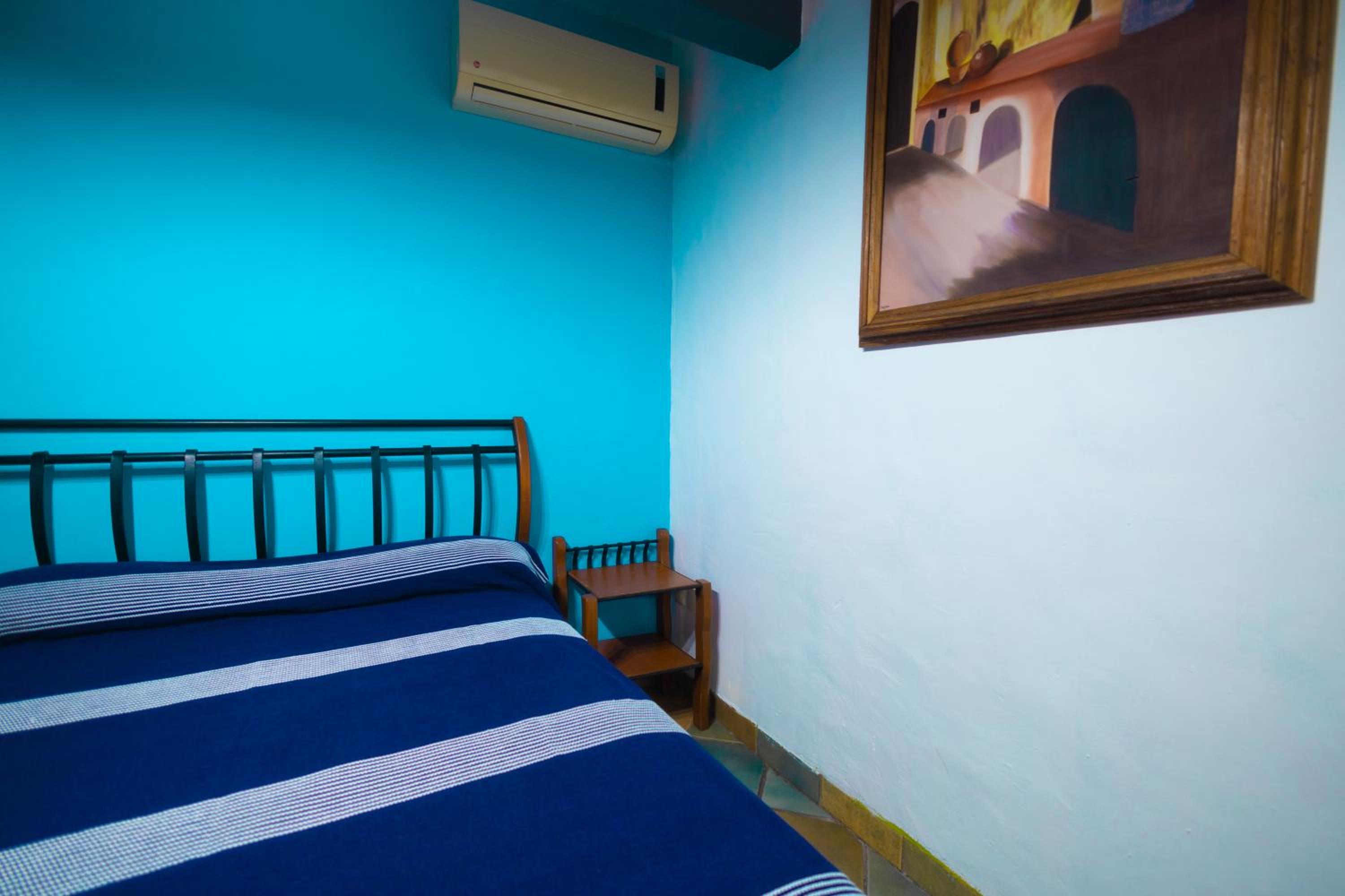 Standard Double Room - Photo 11