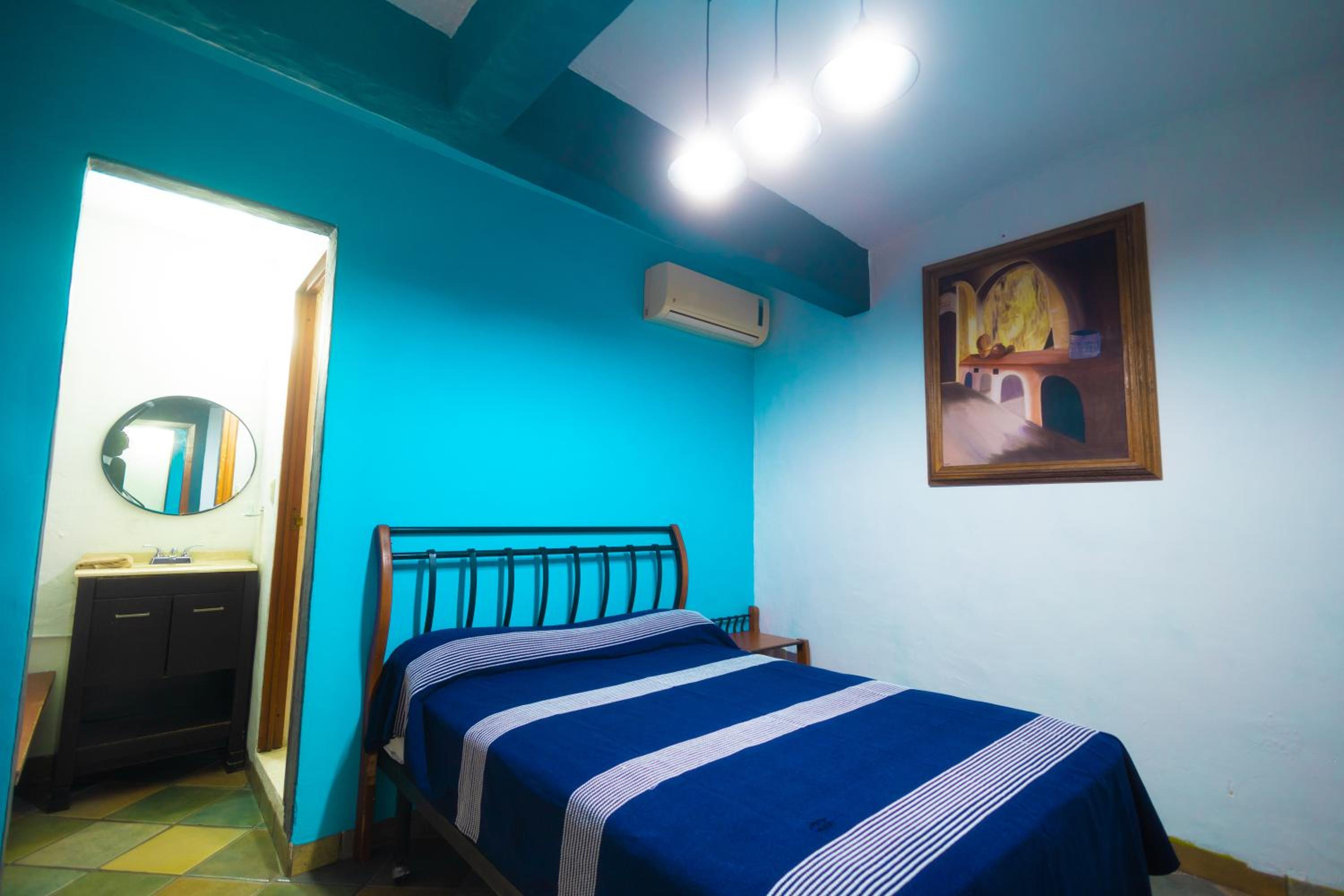 Standard Double Room - Photo 12
