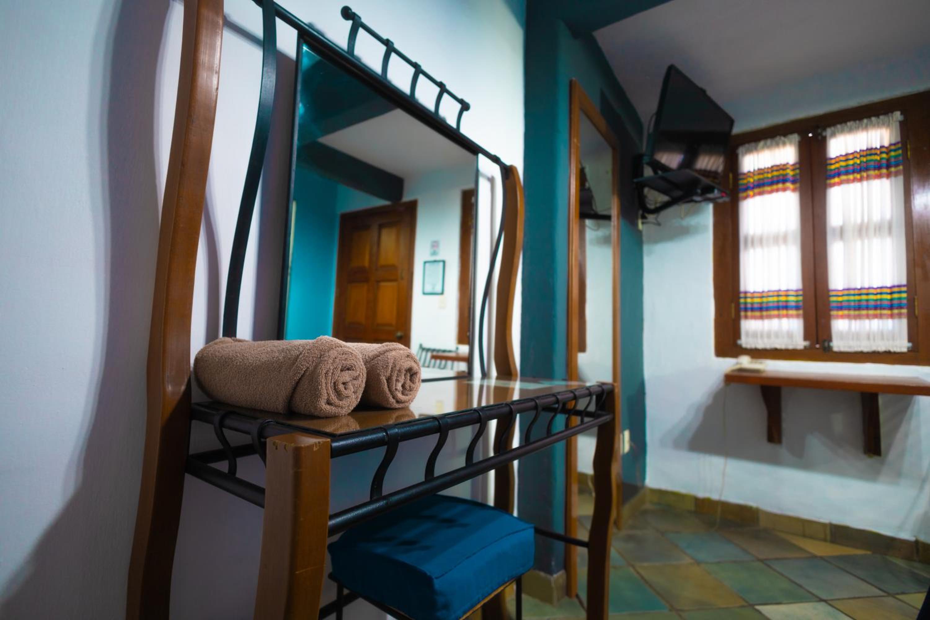 Standard Double Room - Photo 13
