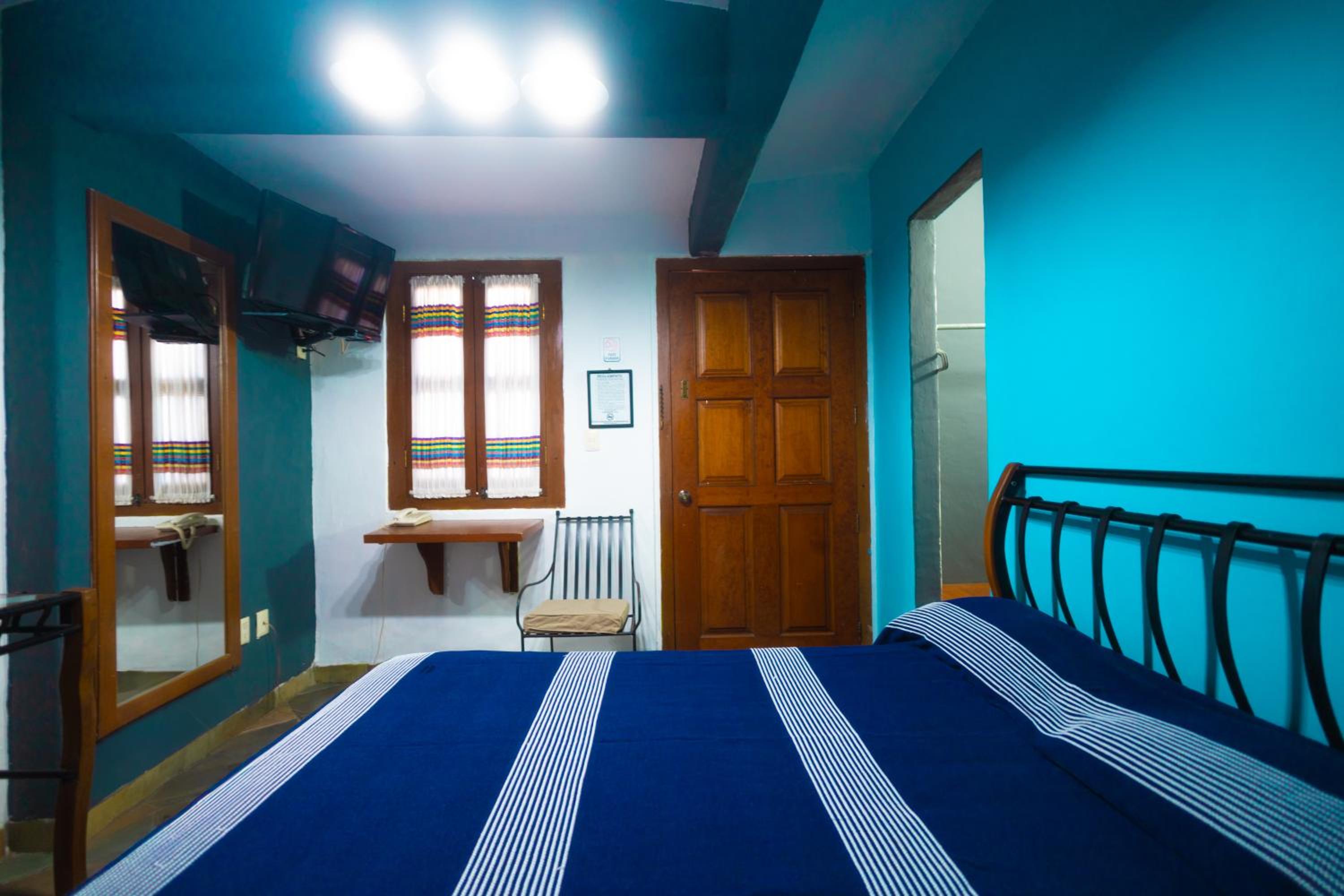 Standard Double Room - Photo 7
