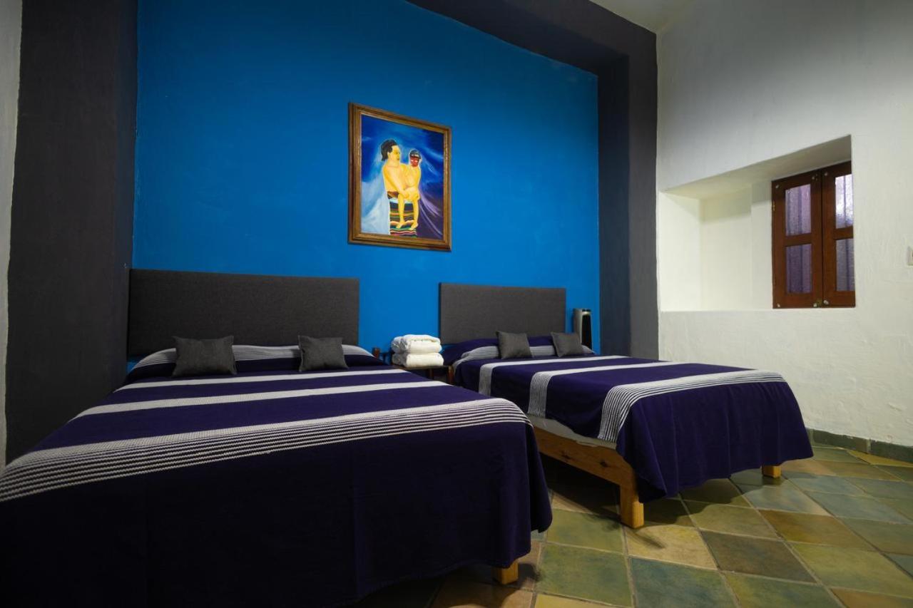 Economy Twin Room - Photo 11