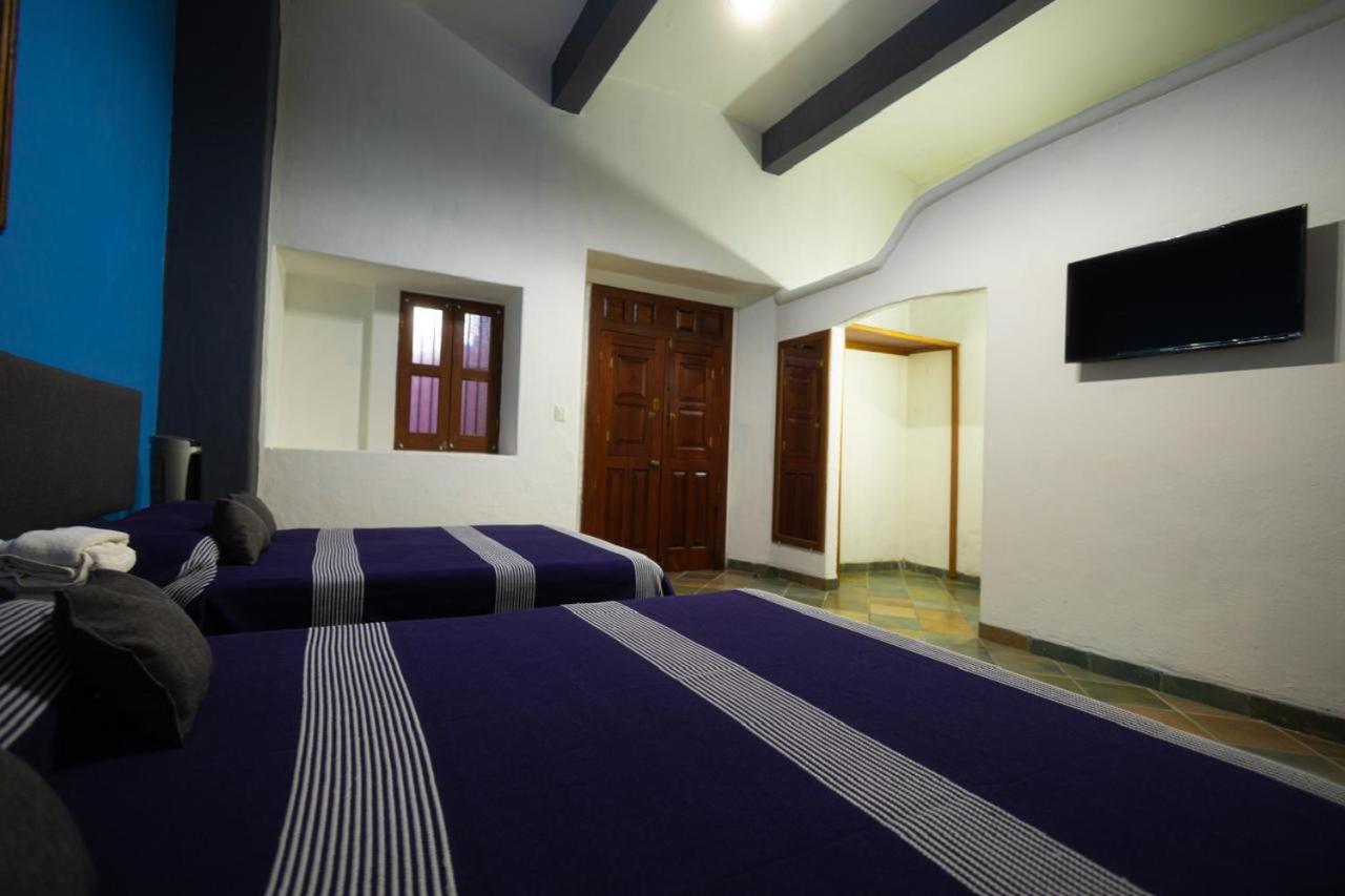 Economy Twin Room - Photo 7