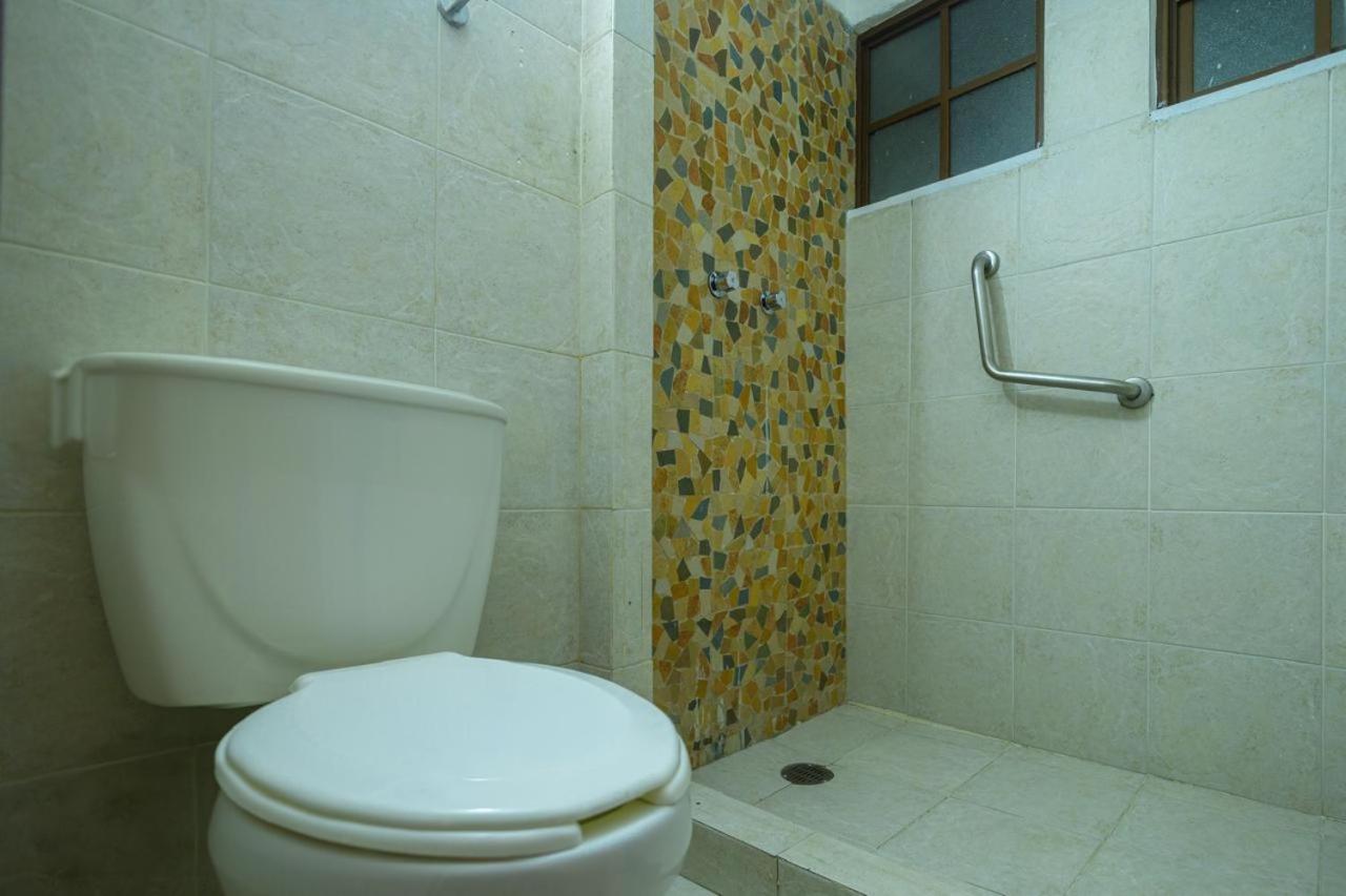 Economy Twin Room - Photo 4