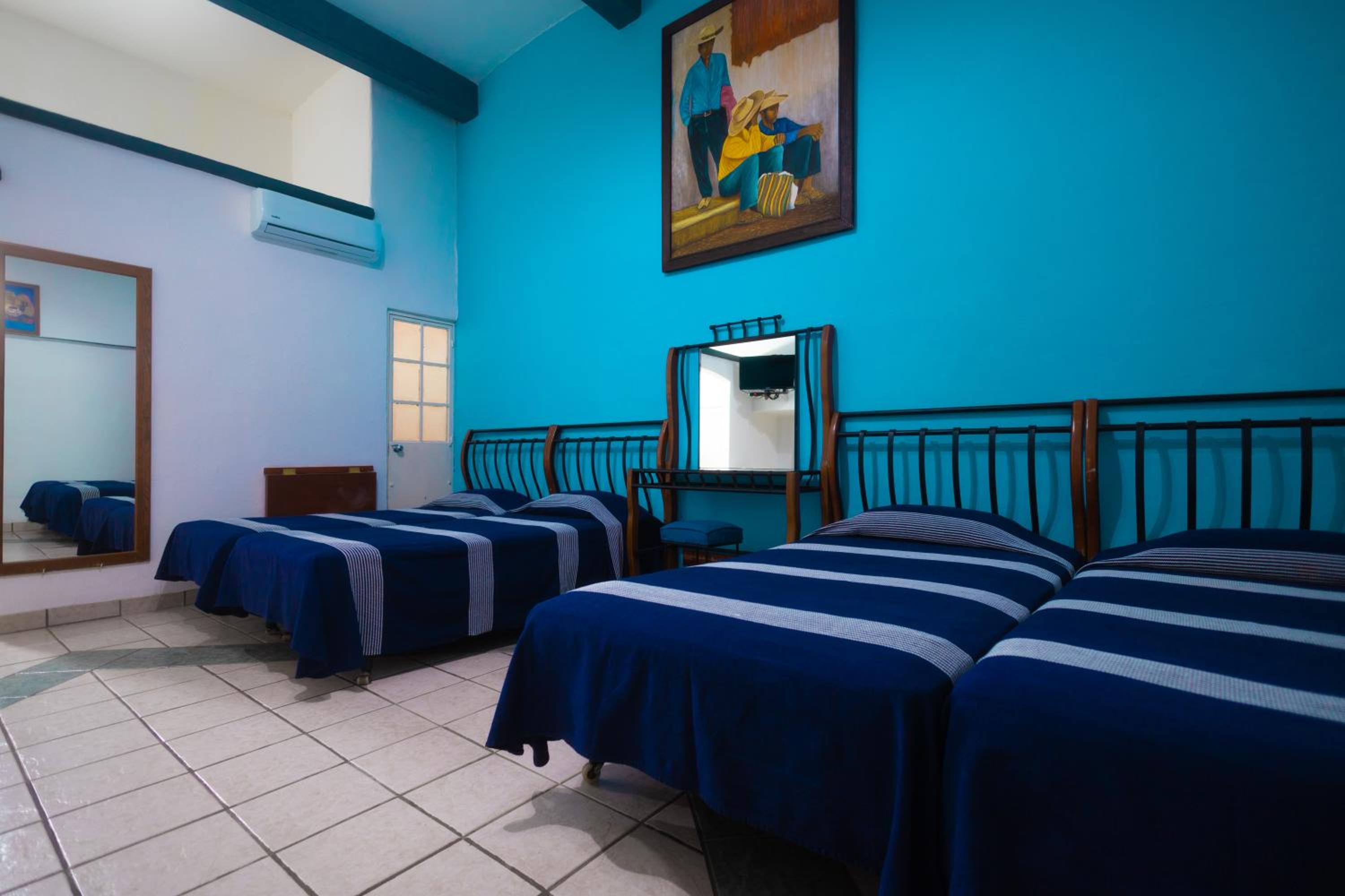 Superior Family Room - Photo 8