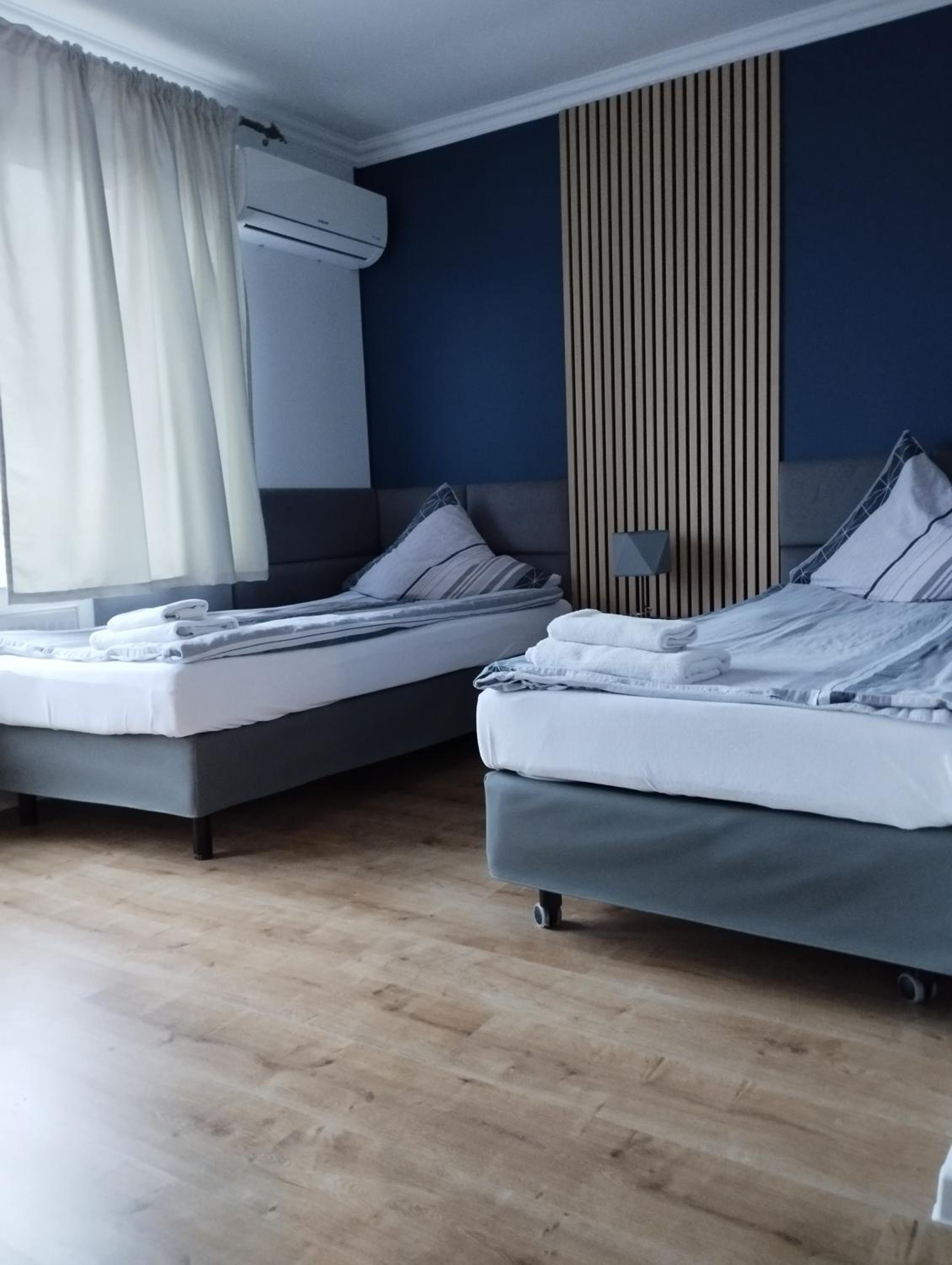 Twin Room - Photo 2