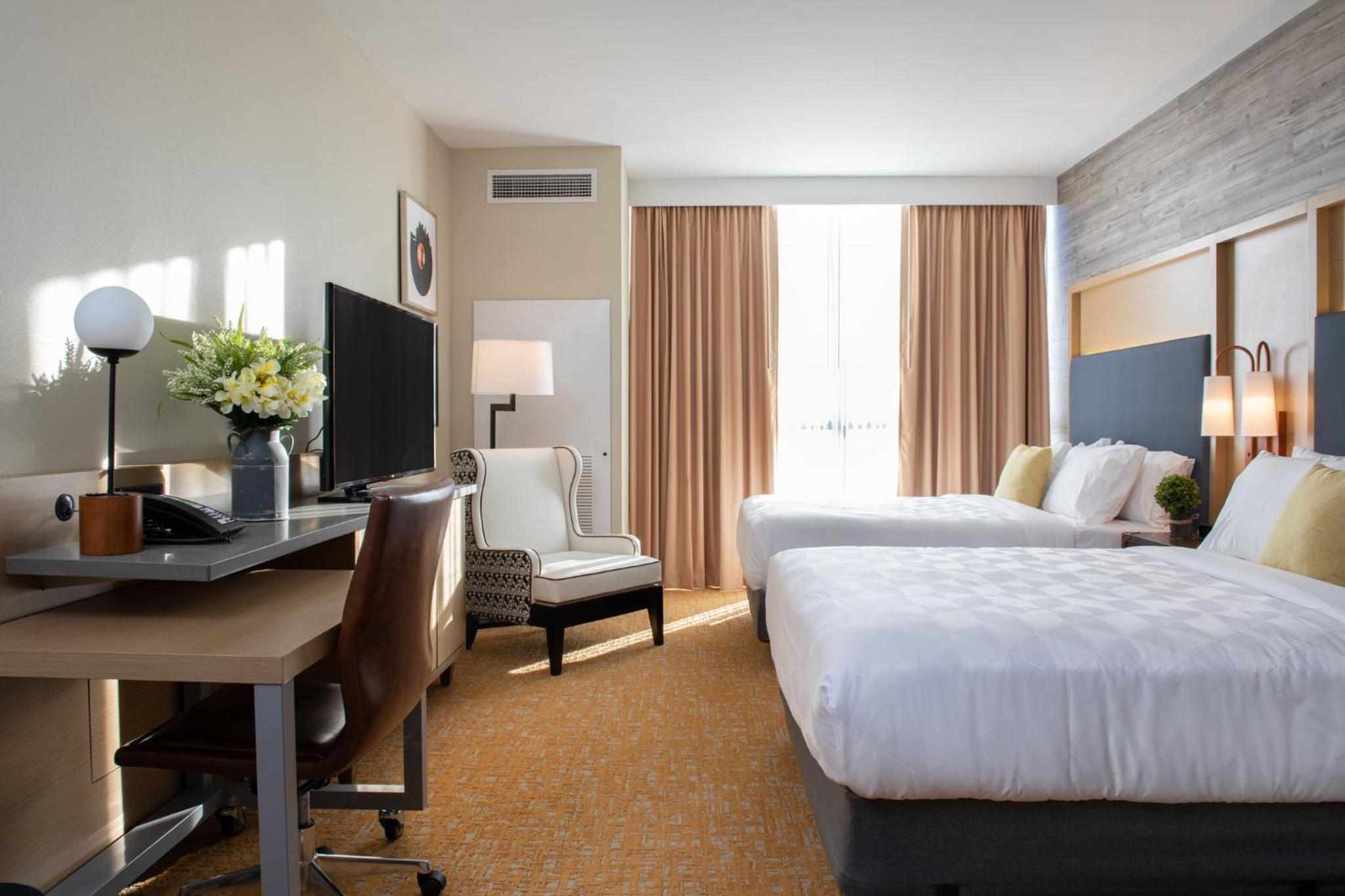 Queen Room with Two Queen Beds - Mobility Access Tub/Non-Smoking