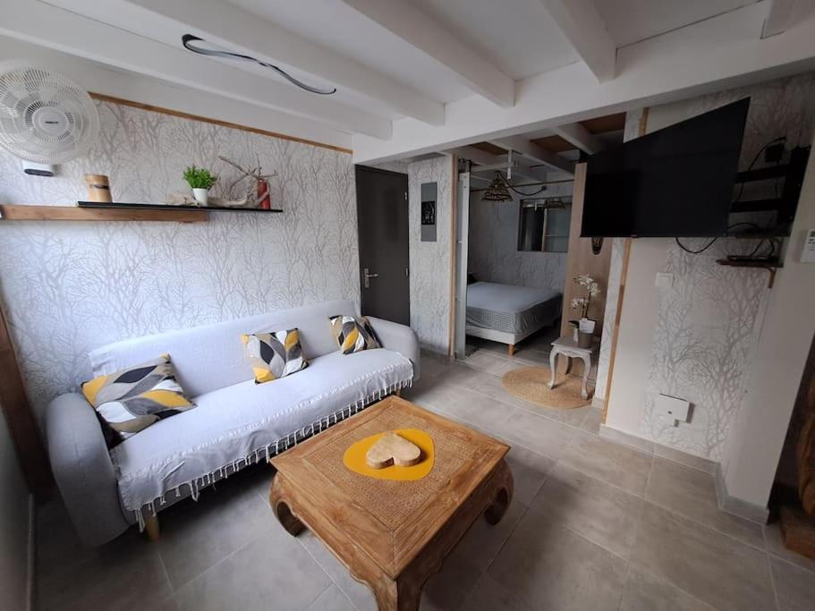 One-Bedroom House photo 1