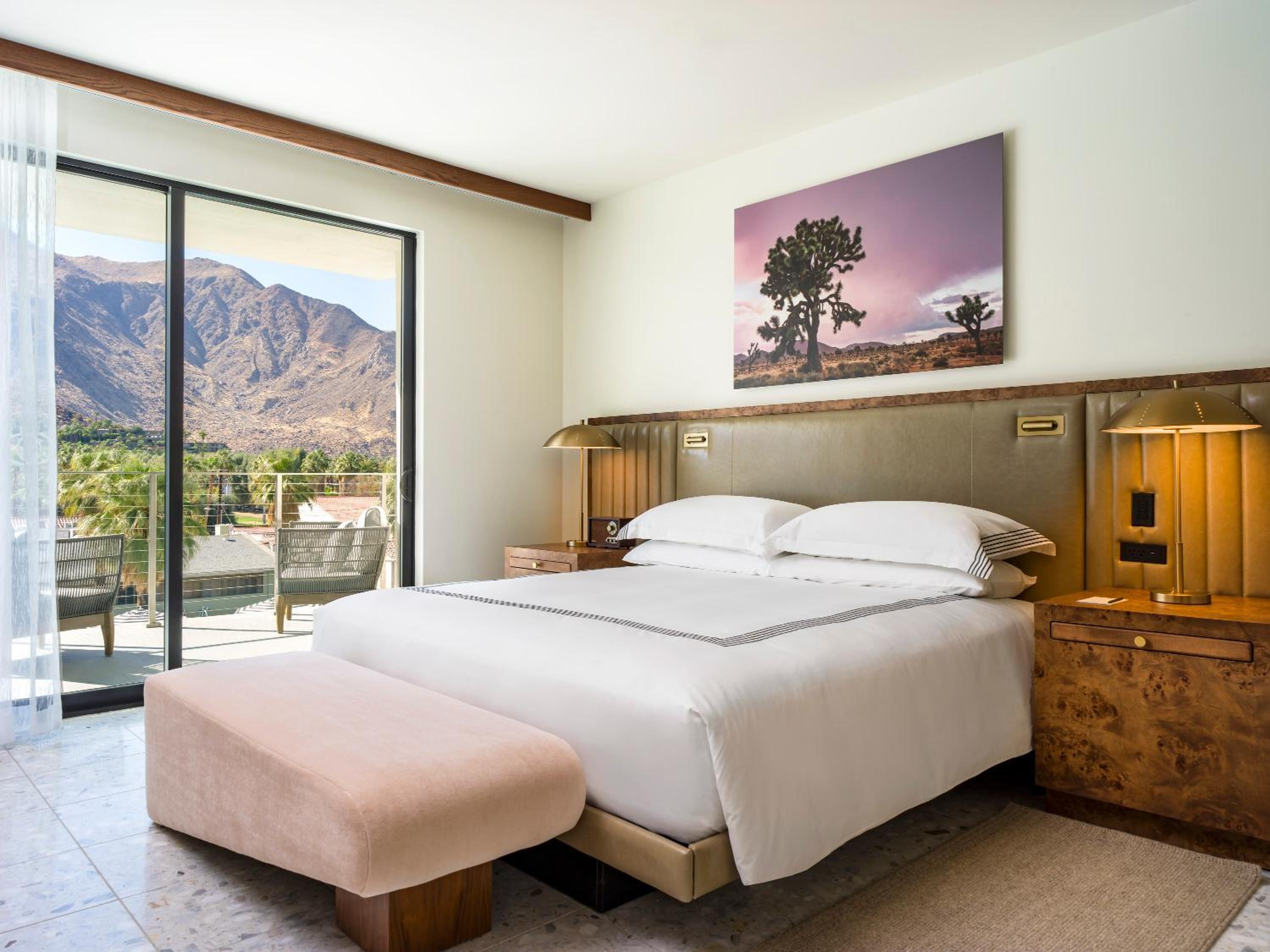Vista Suite with Balcony - Photo 9