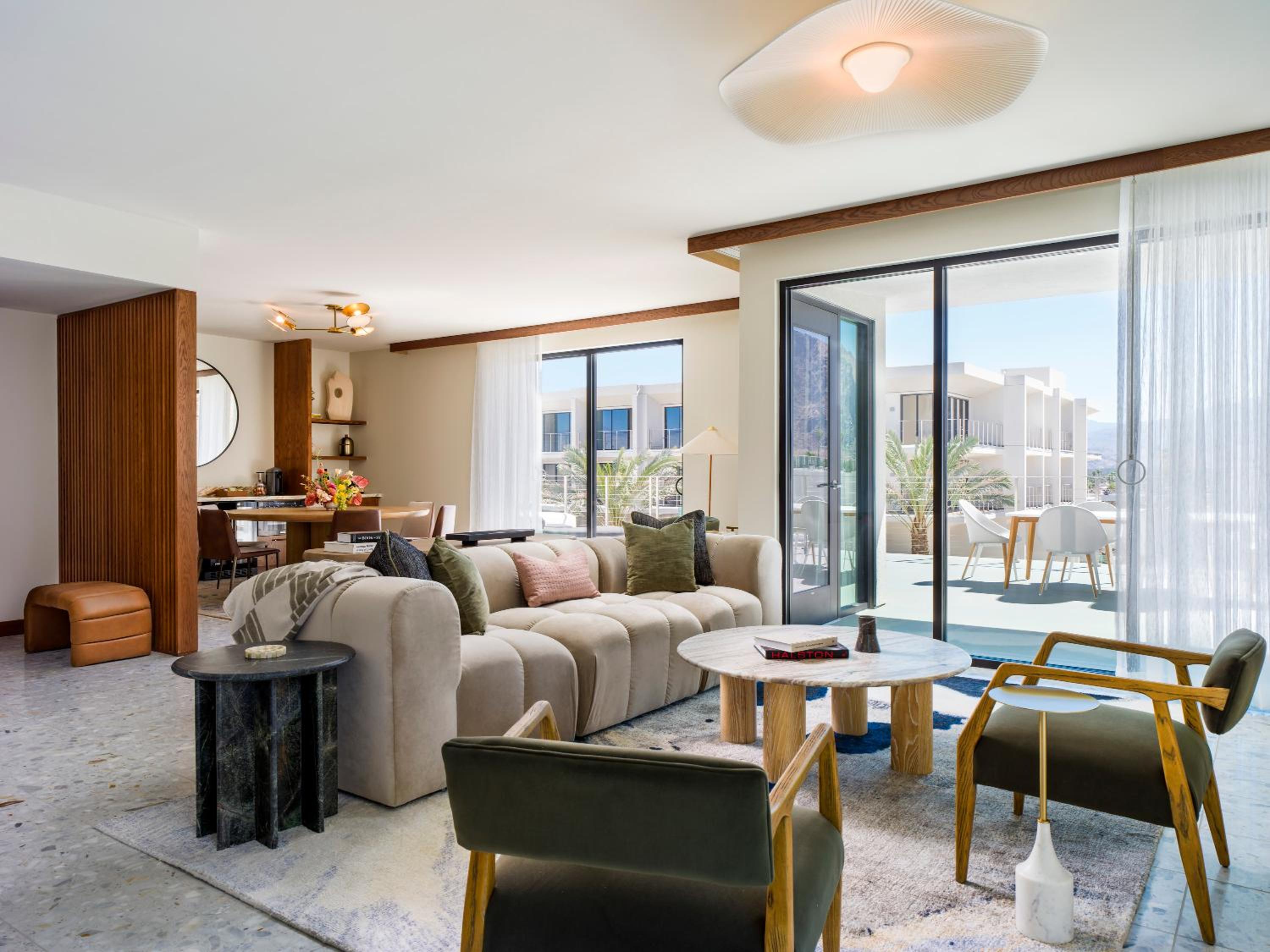 Vista Suite with Balcony - Photo 8