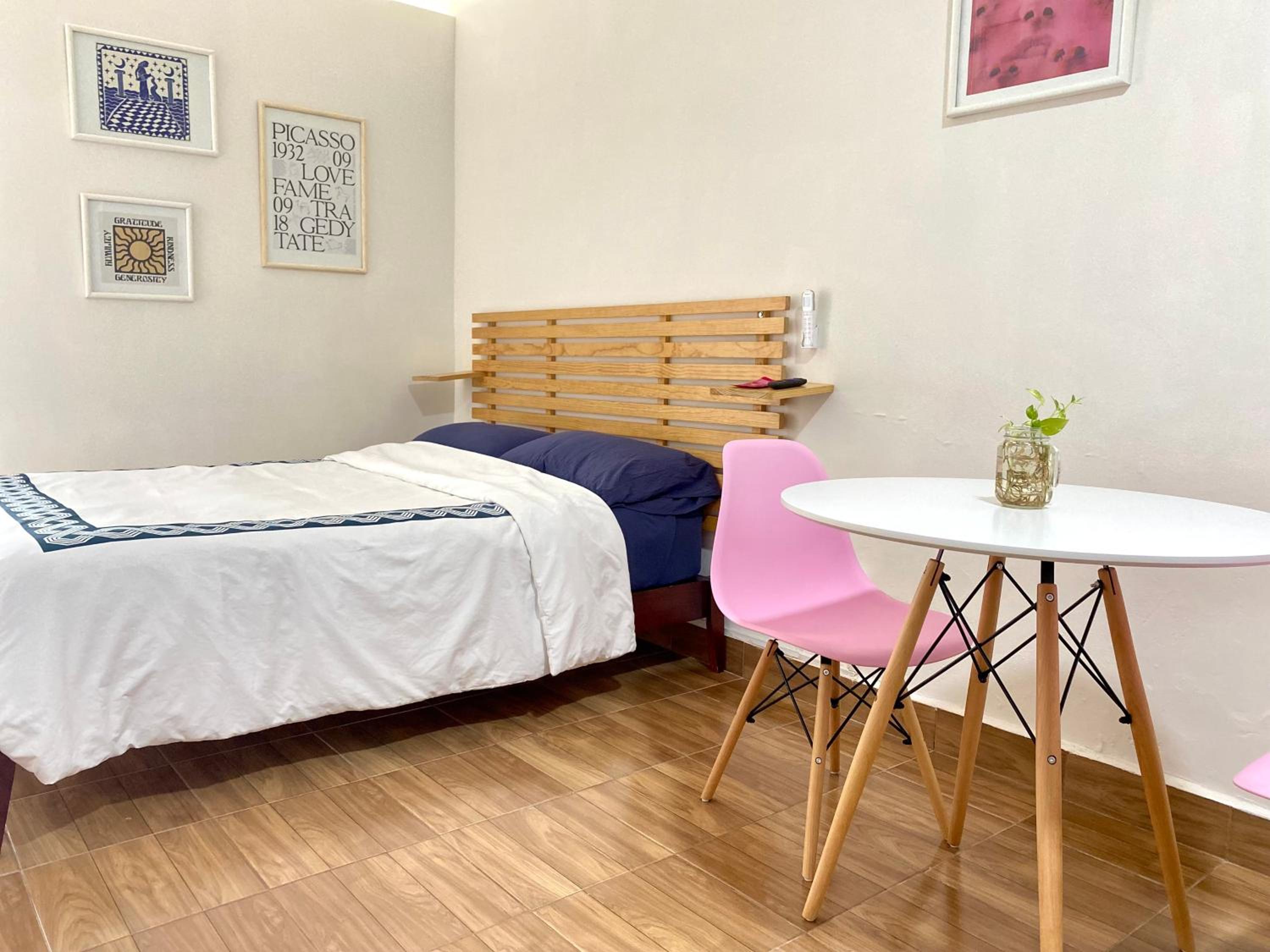 One-Bedroom Apartment photo 1