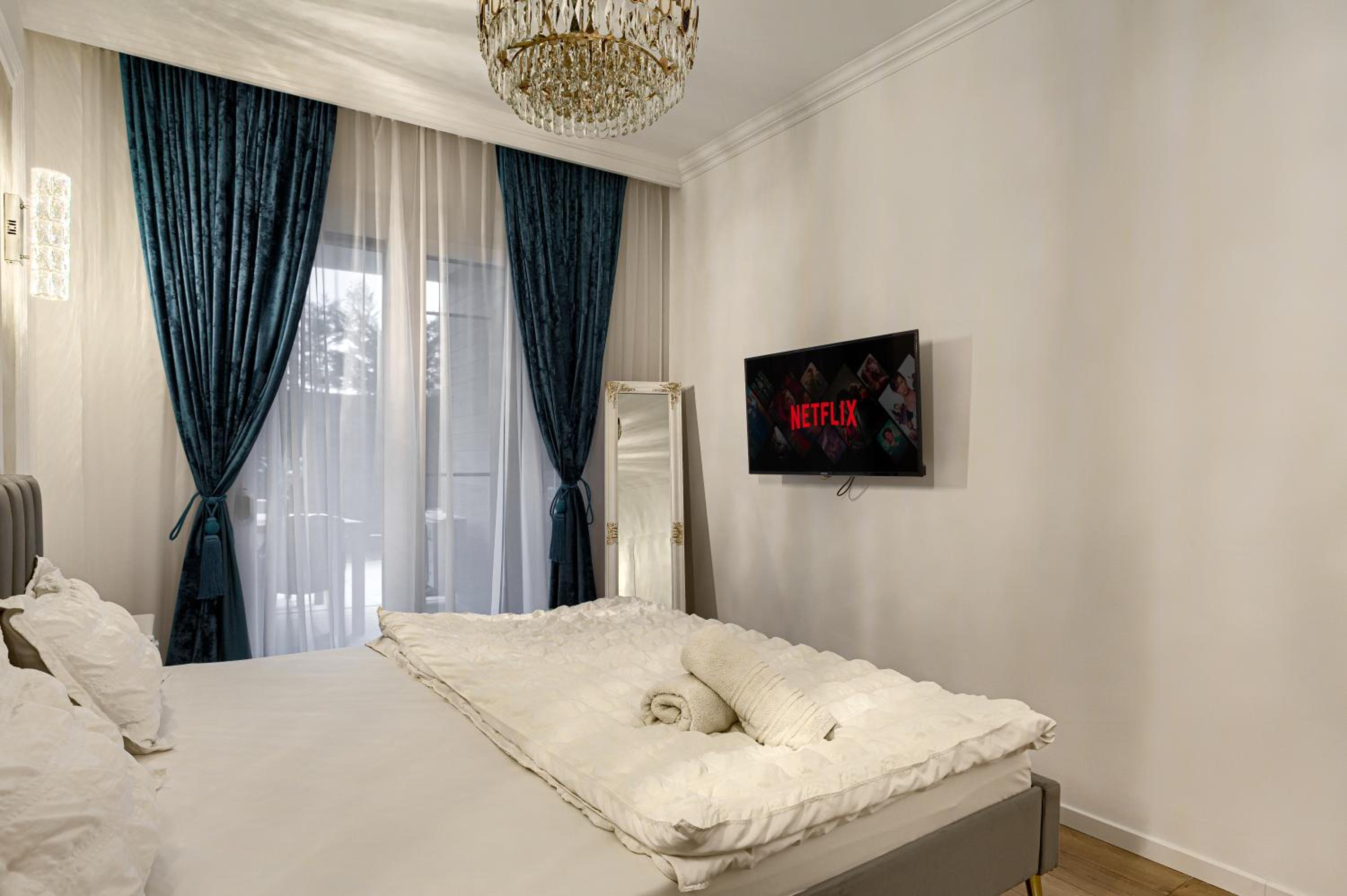 One-Bedroom Apartment photo 1