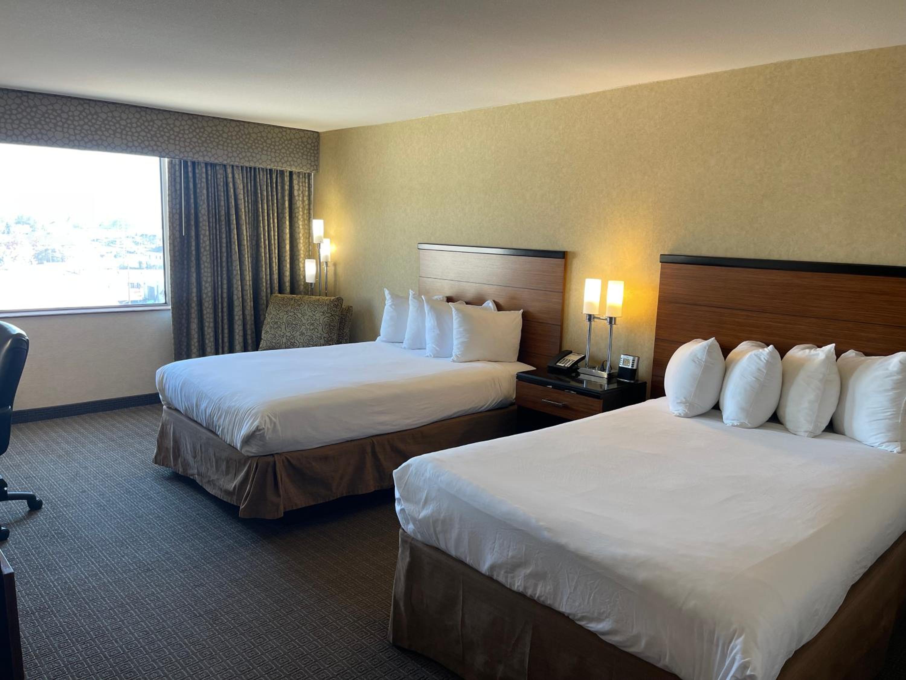 Quadruple Room with Two Queen Beds - Disability Access/Non Smoking