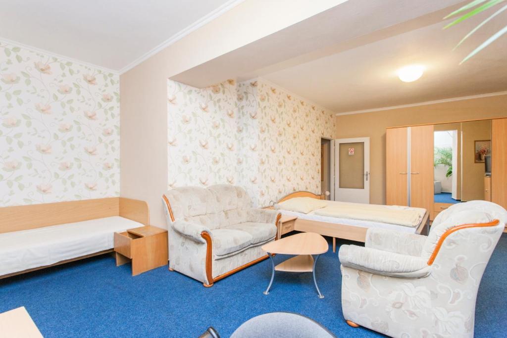 Double Room - Photo 5