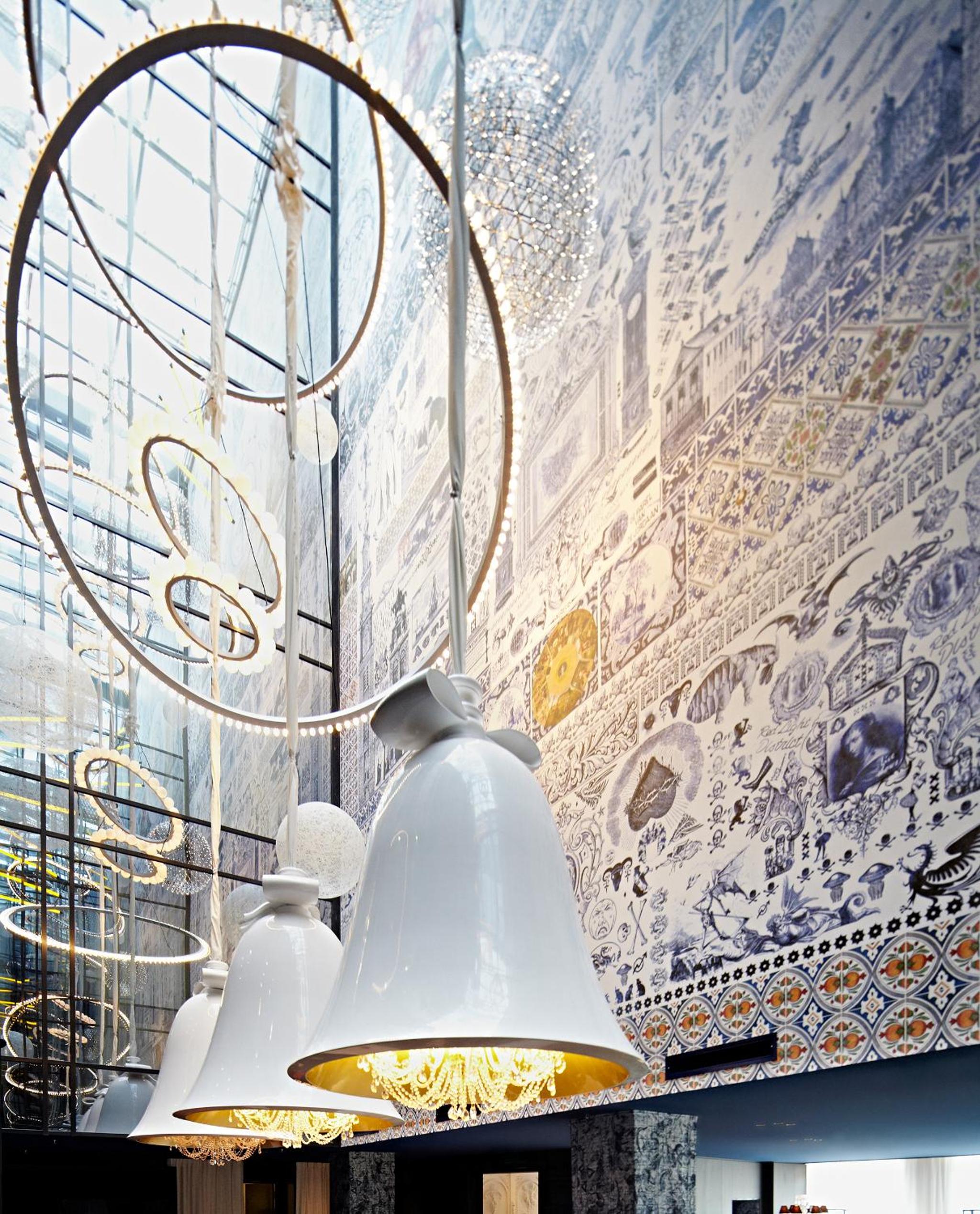 King Room with Atrium View thumbnail 5