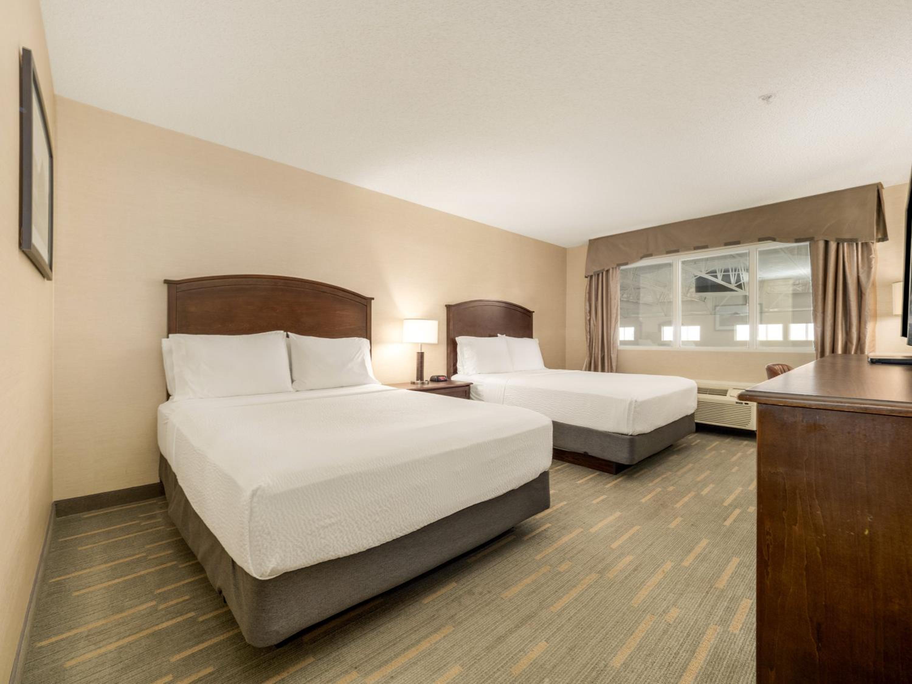 Standard Room with Two Queen Beds - Photo 1