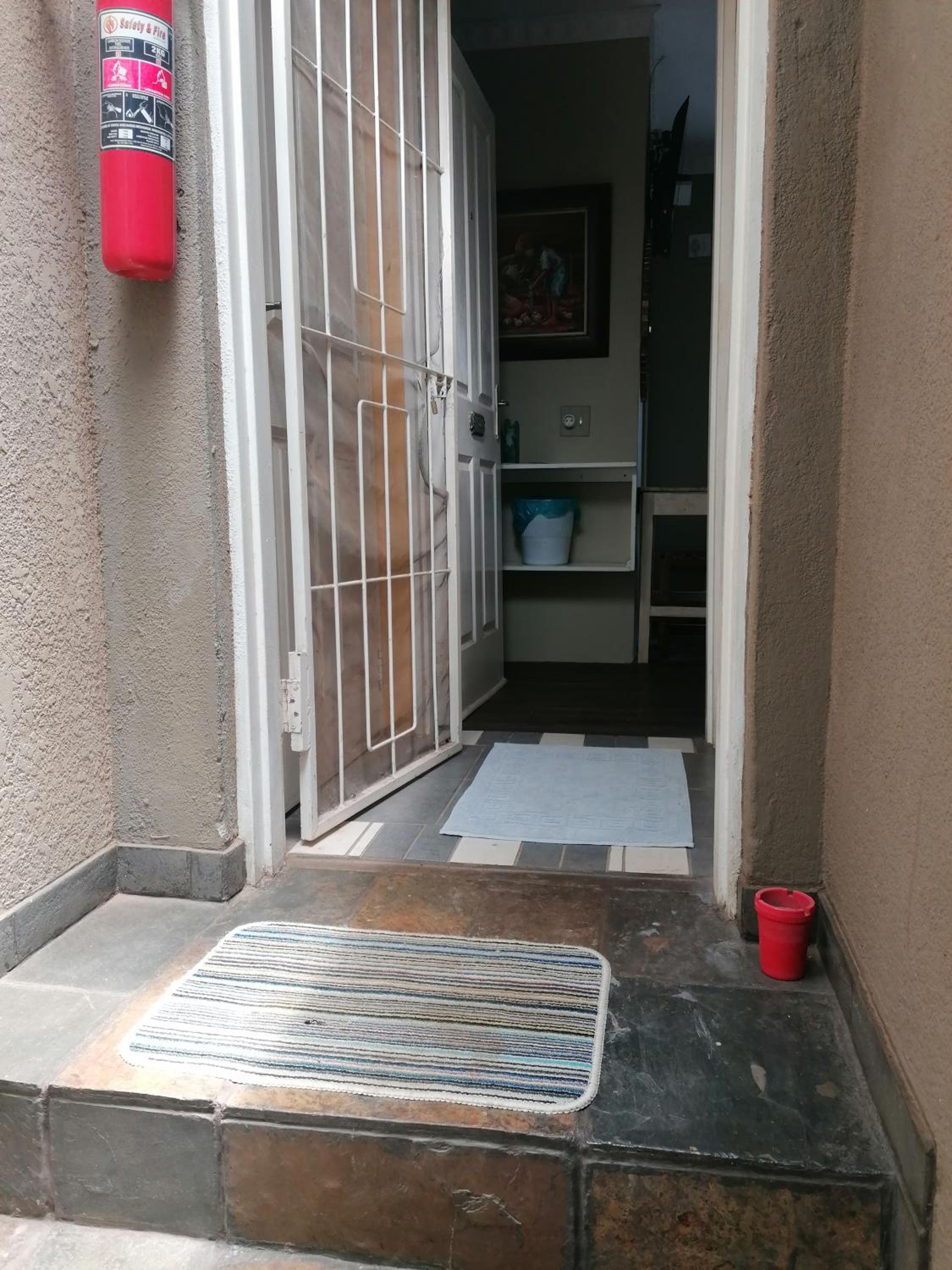 Single Room photo 2