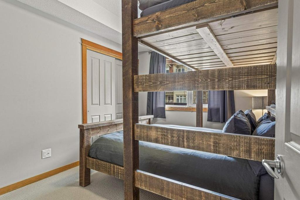 Two-Bedroom Apartment with Mountain View photo 1