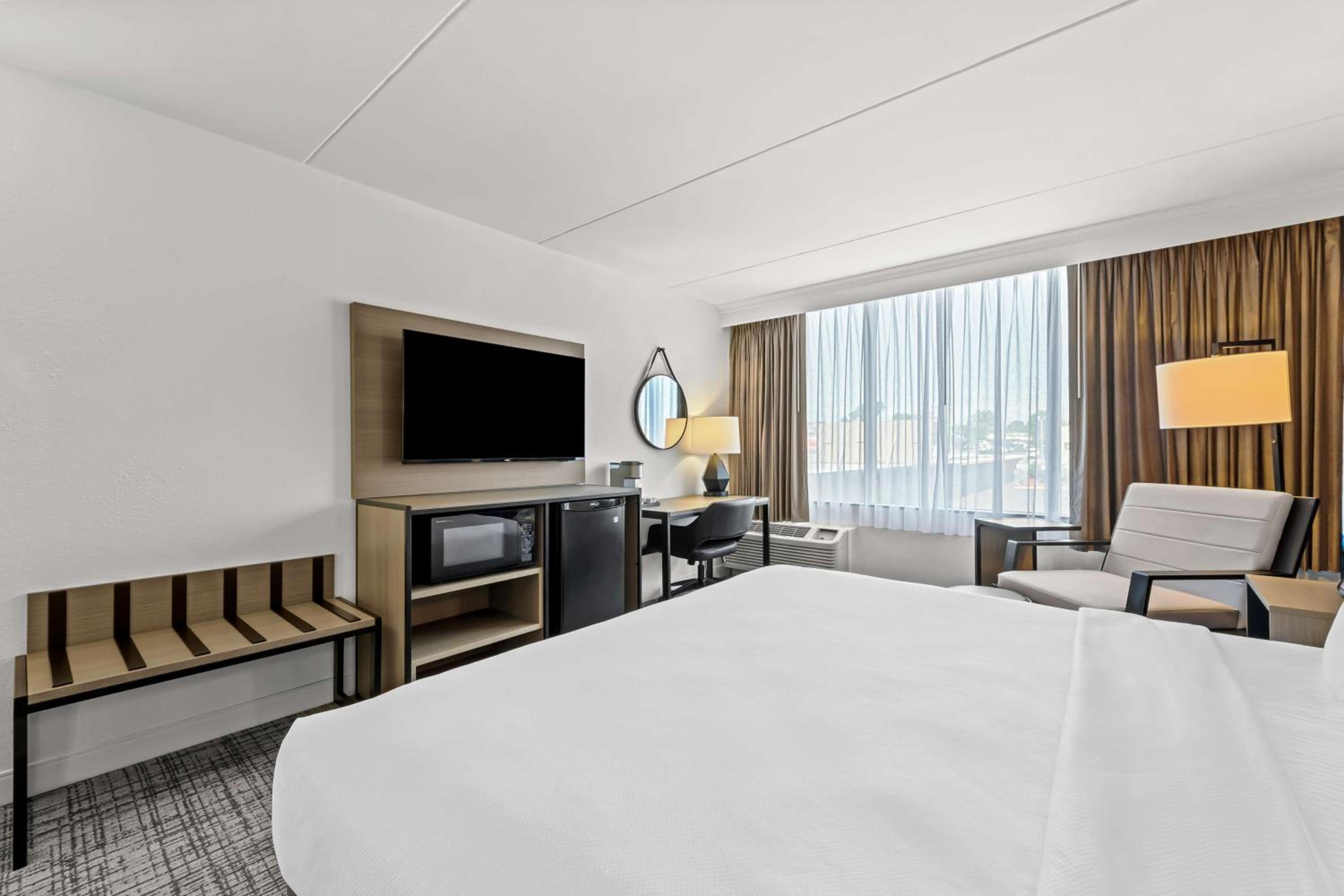 King Room With Desk - Non-Smoking