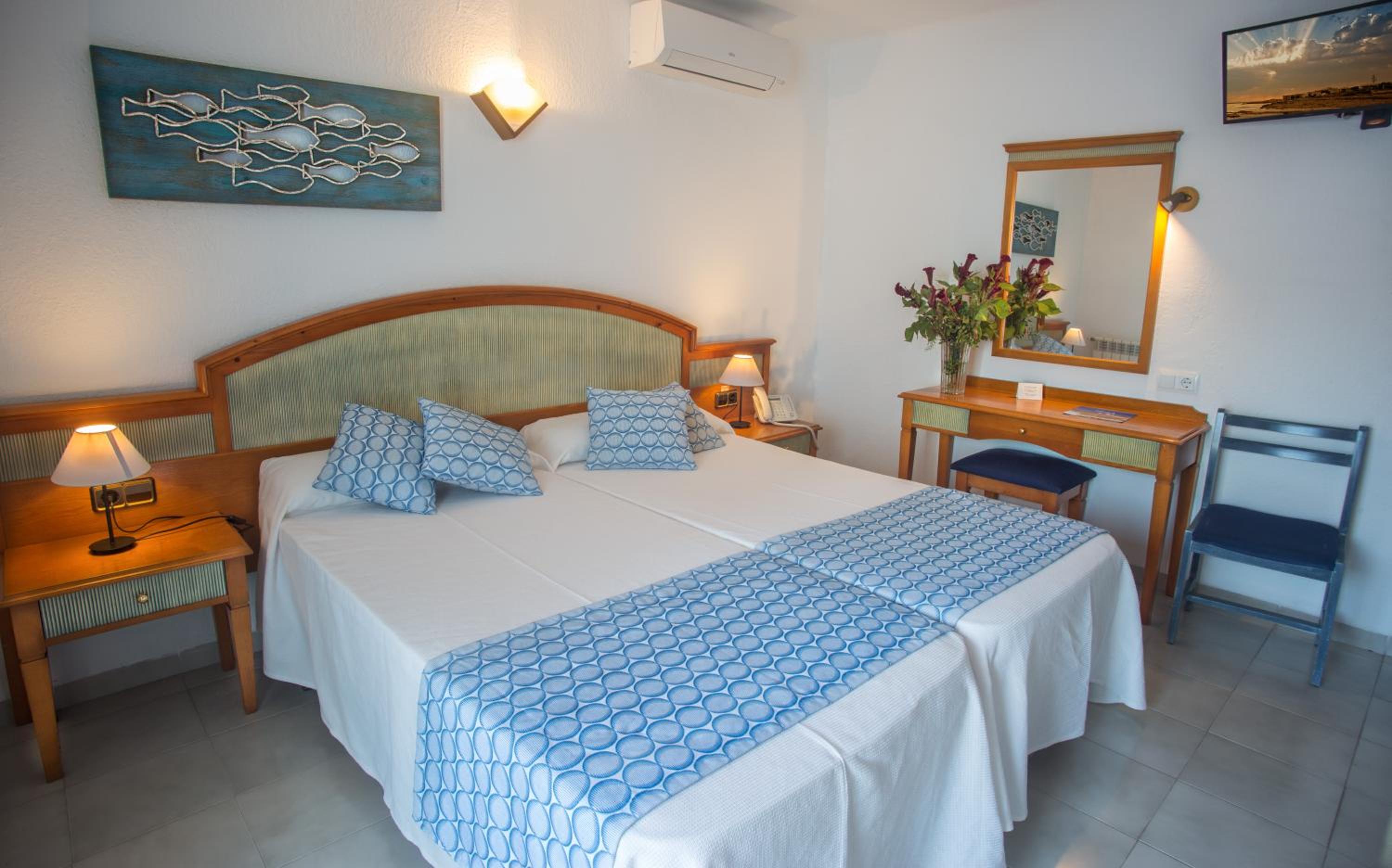 Double or Twin Room with Terrace and Street View thumbnail 5