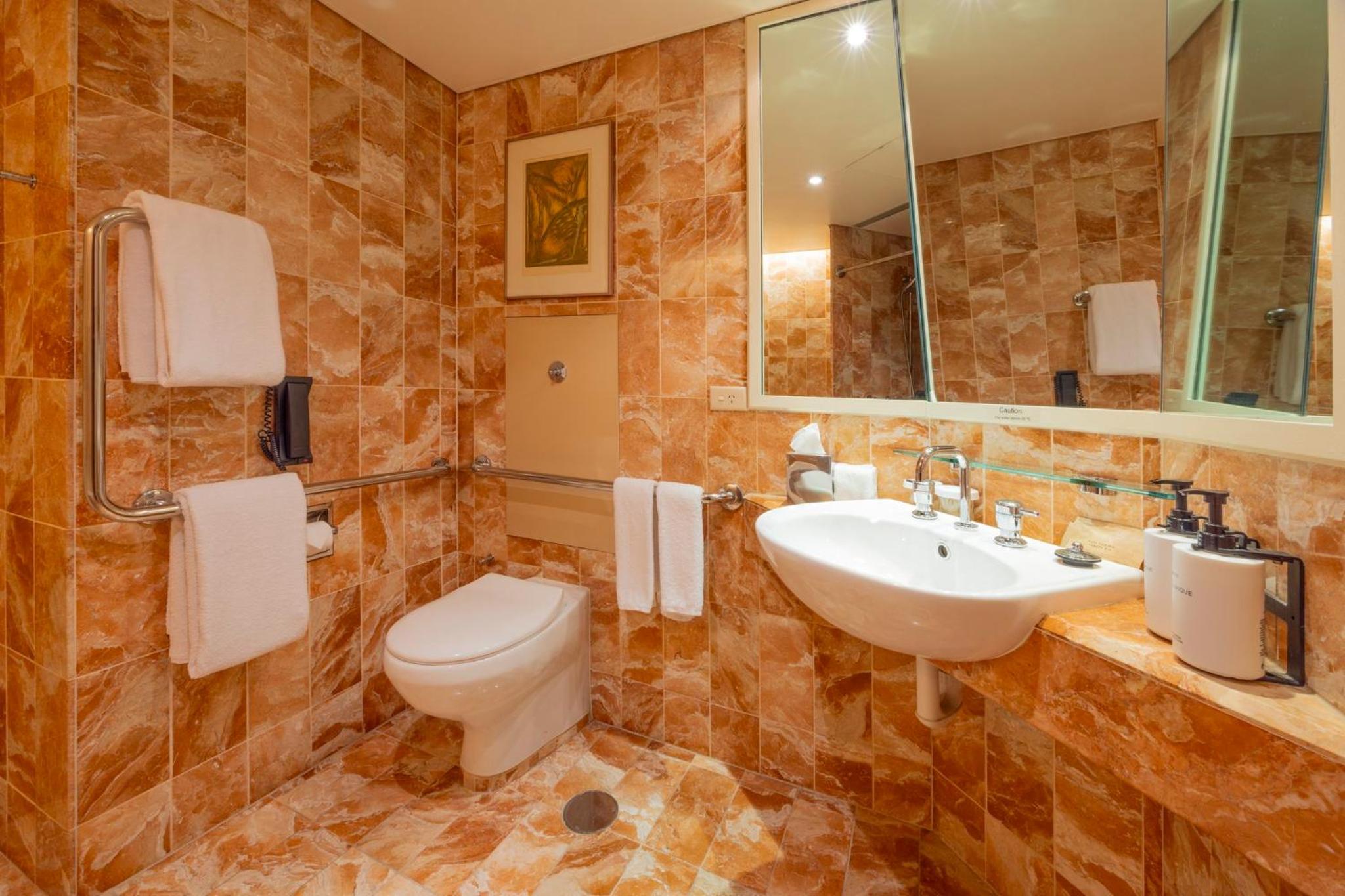 Classic King Room - Accessible - Photo 3