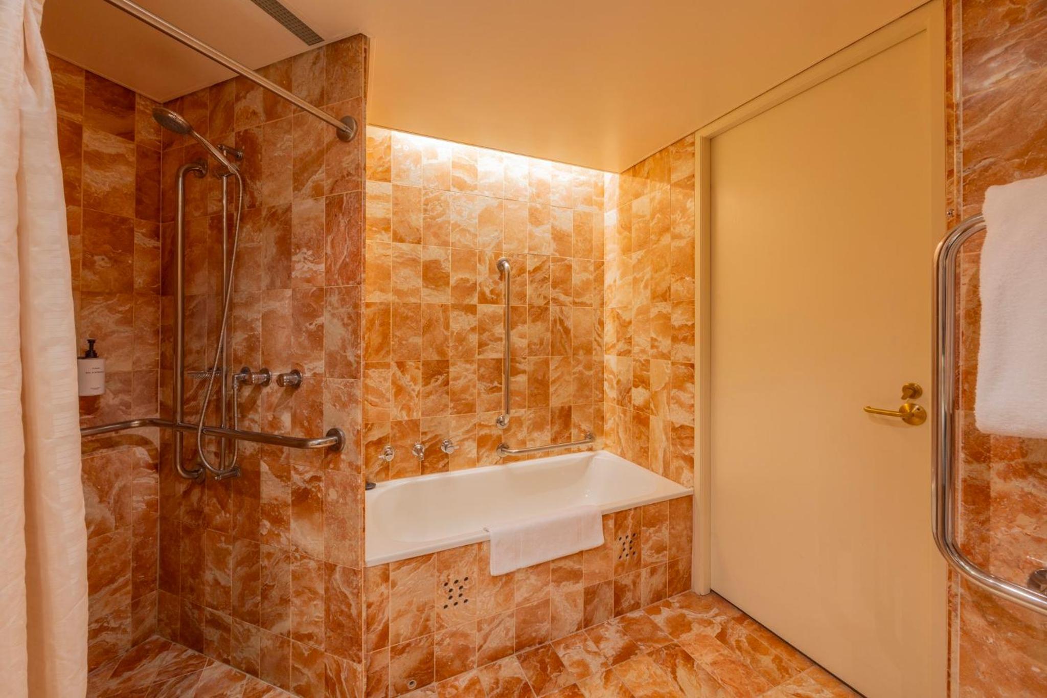 Classic King Room - Accessible - Photo 2