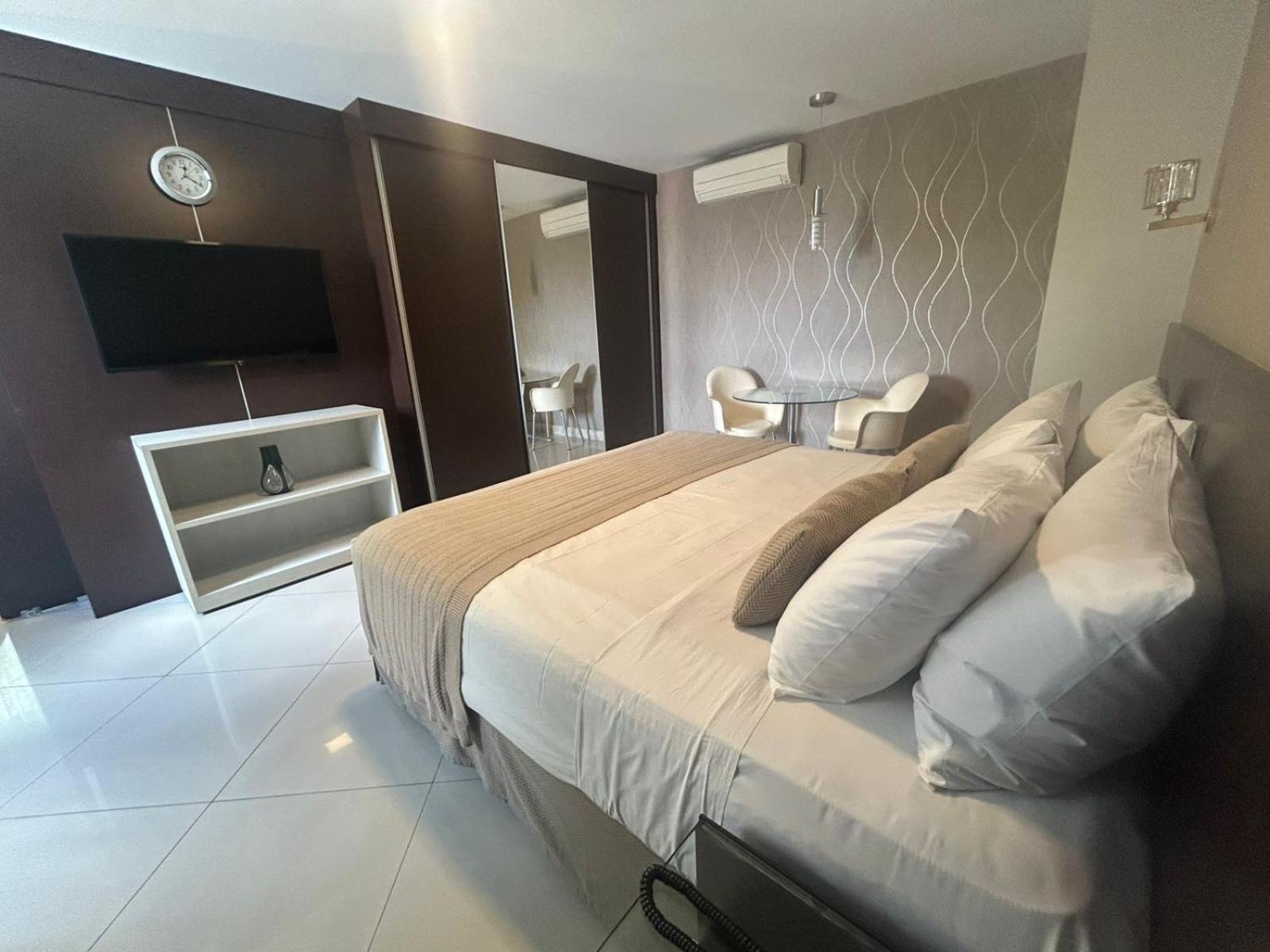 Superior Suite - Photo 5