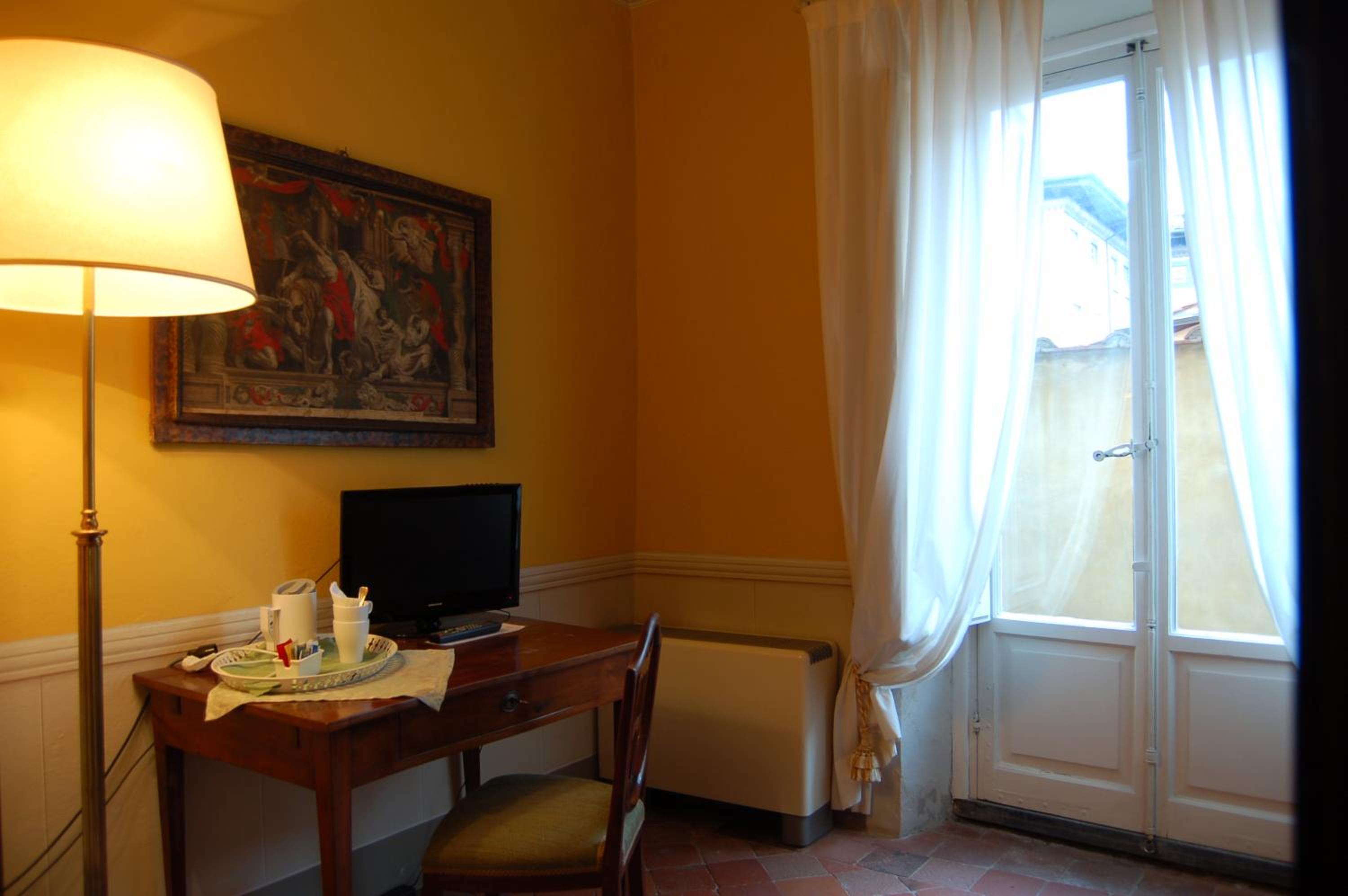 Double Room - Photo 7