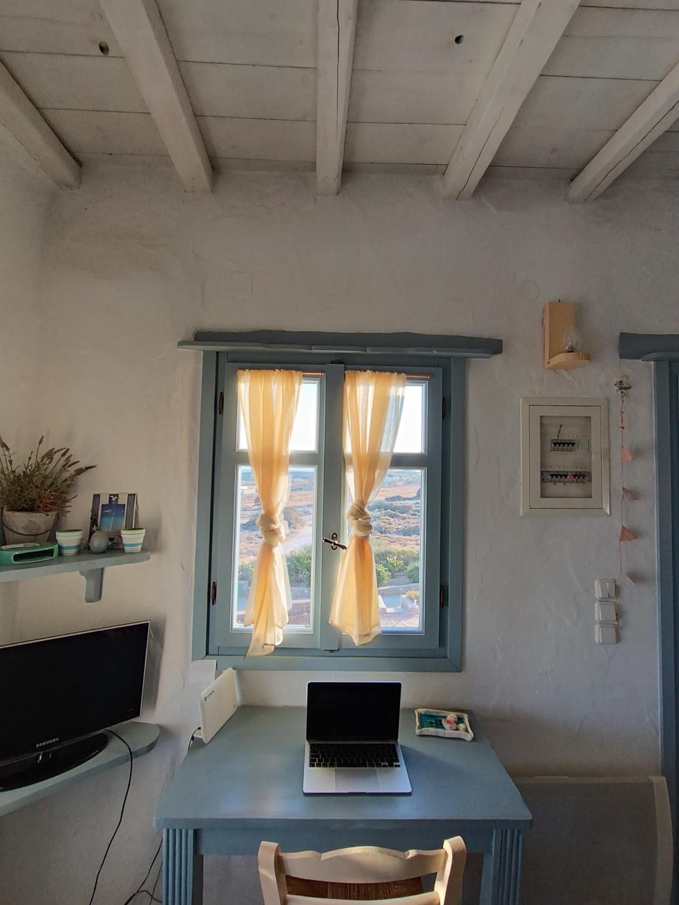 One-Bedroom House photo 1