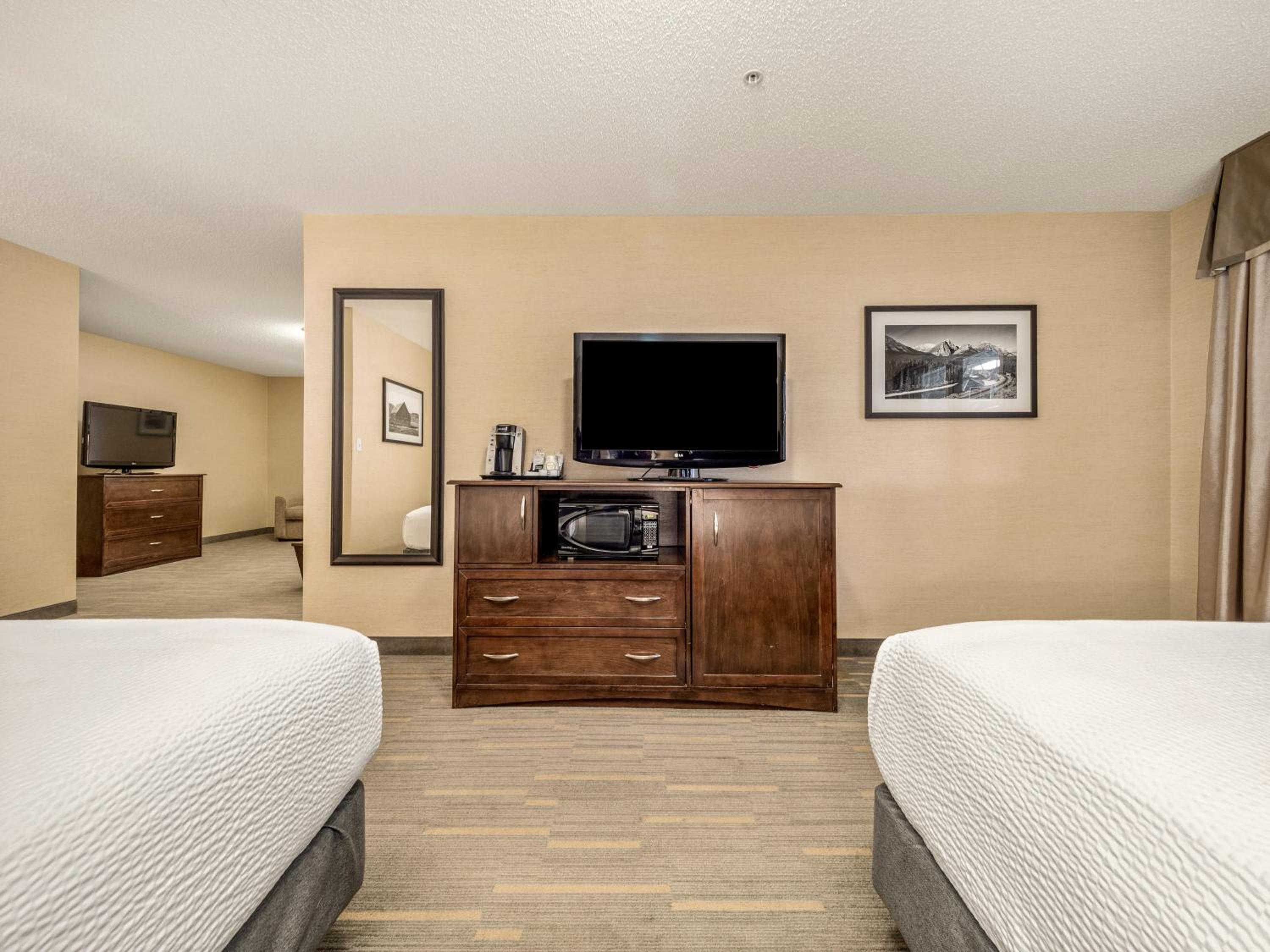 One-Bedroom Suite with Two Queen Beds - Pool View - Photo 14