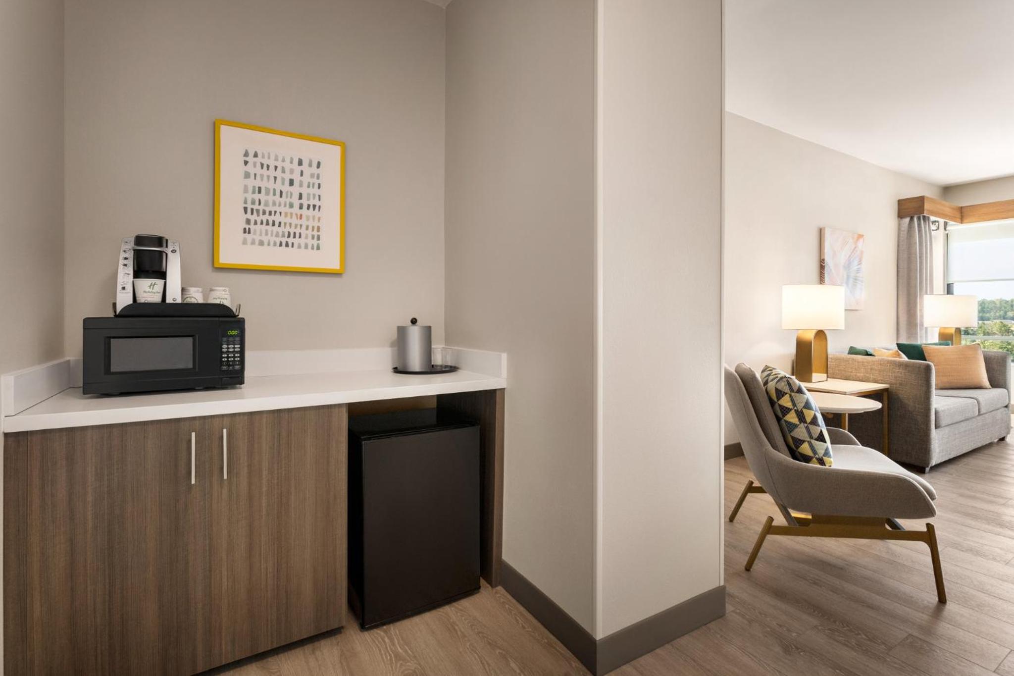 Queen Room - Hearing Accessible - Photo 2