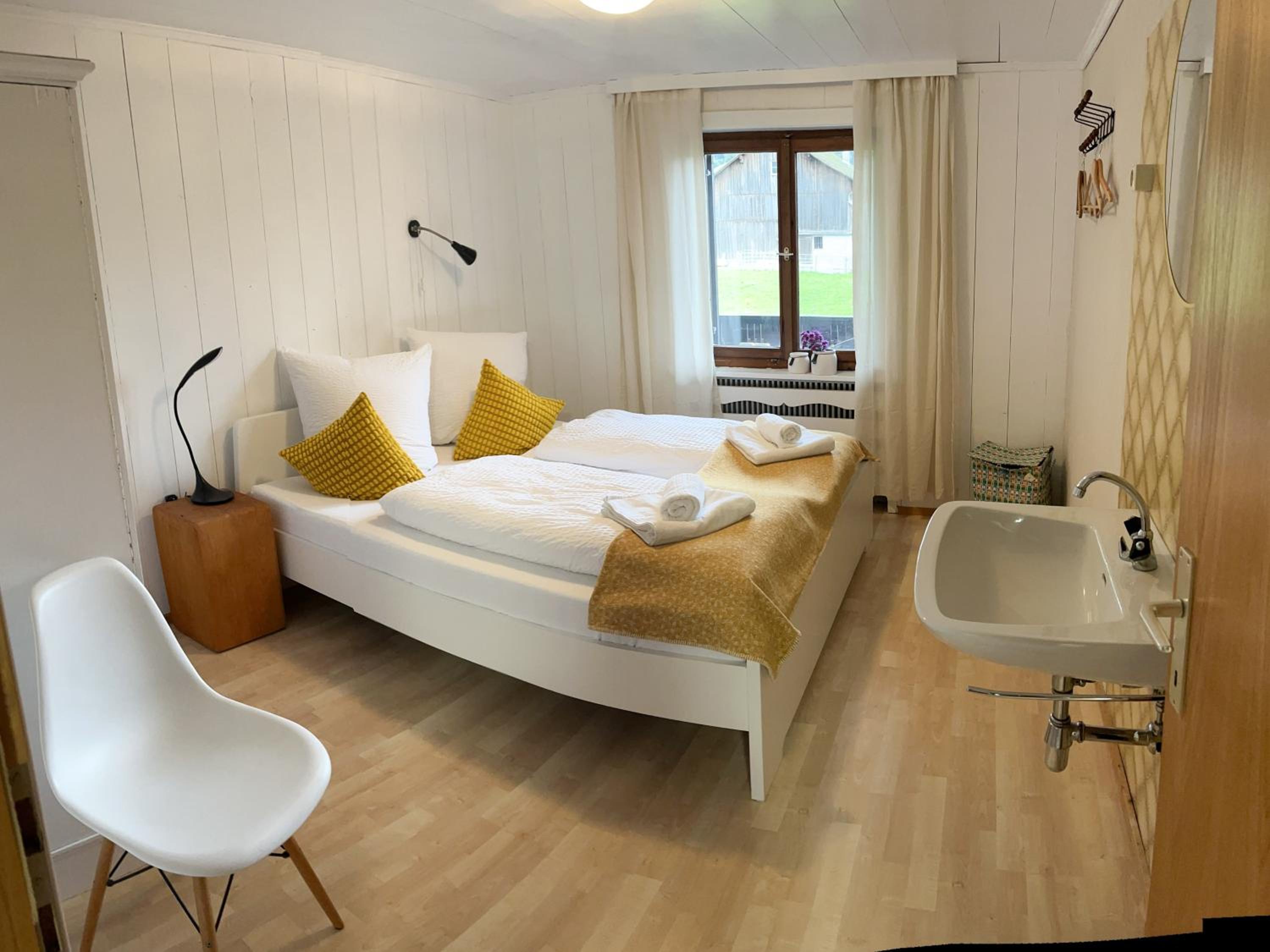 Three-Bedroom Apartment with Mountain View photo 1
