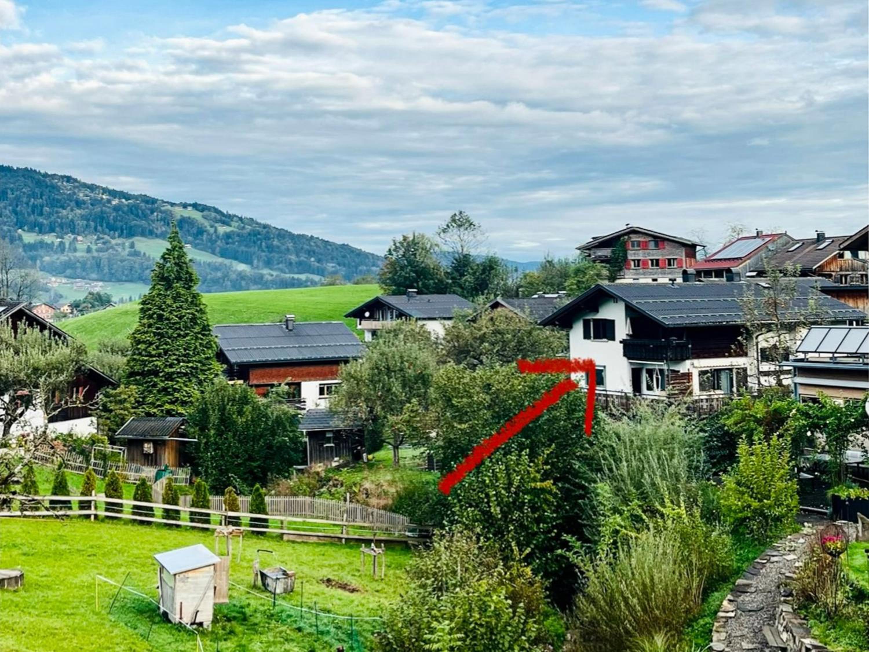 Three-Bedroom Apartment with Mountain View photo 2