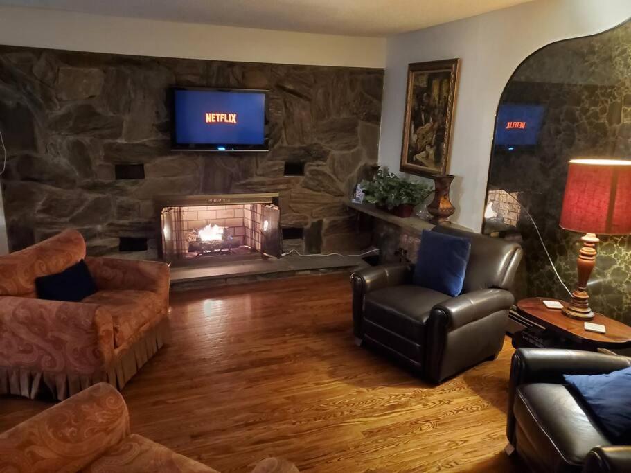Five-Bedroom House photo 2