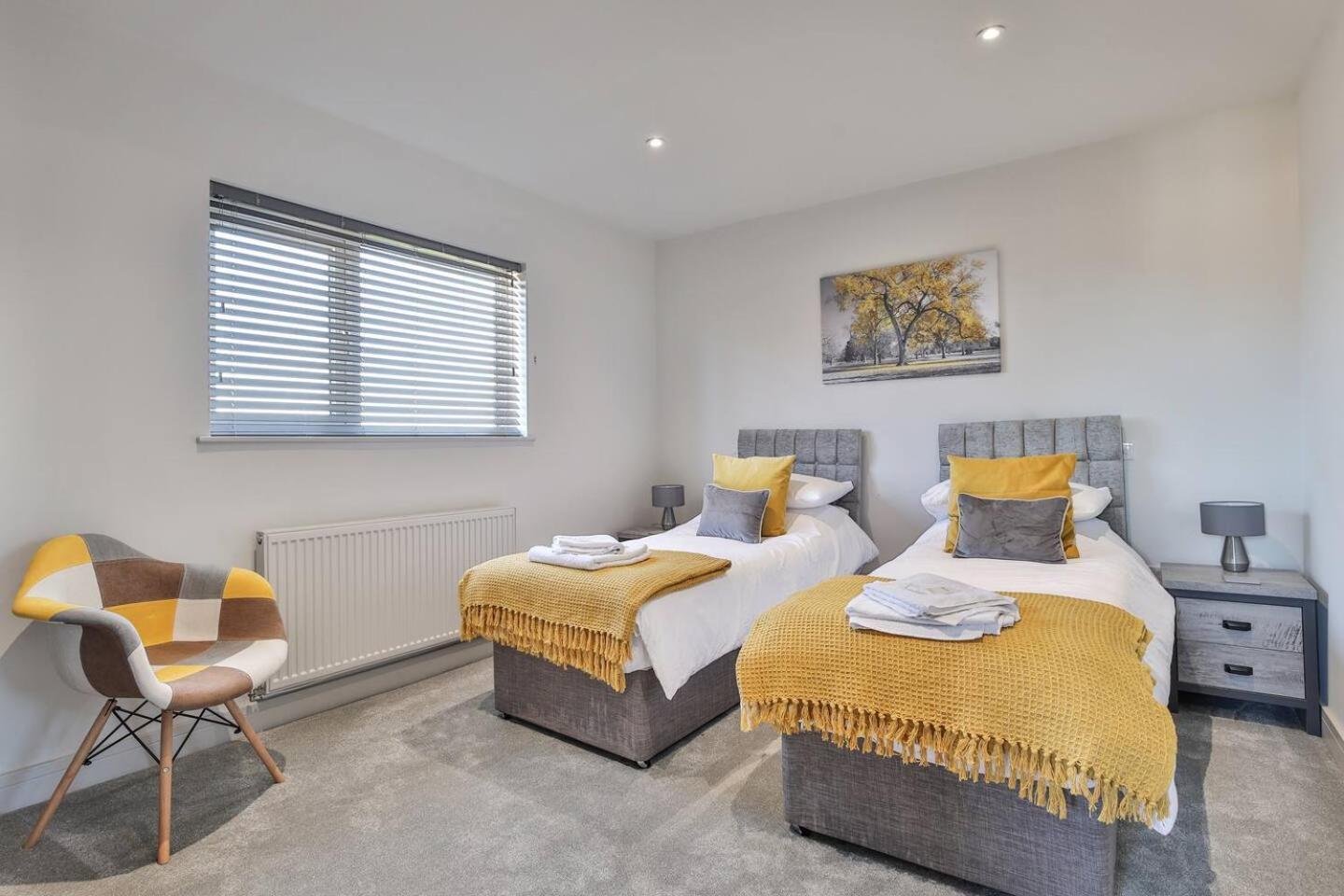 Three-Bedroom House photo 2