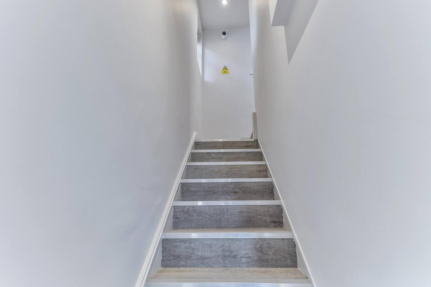 Three-Bedroom Apartment photo 2