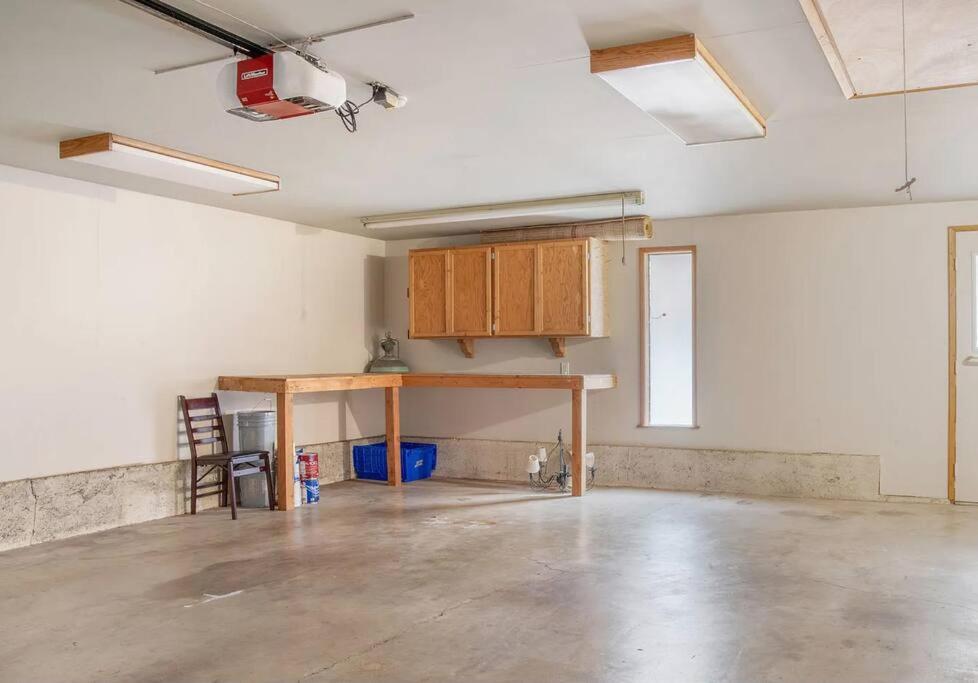 Three-Bedroom House photo 3