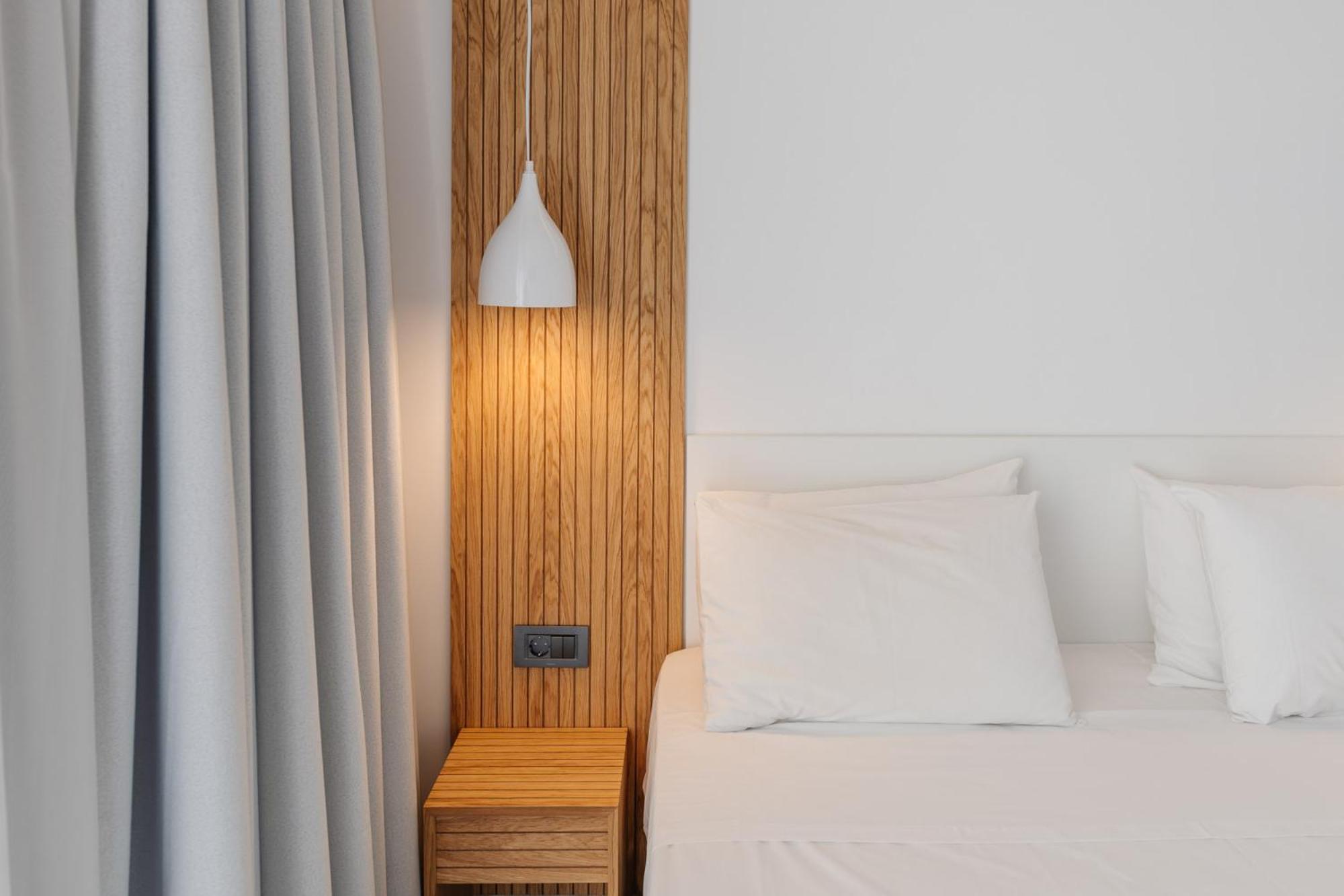 Superior Deluxe Double or Twin Room with Balcony and Pontikonisi island view - Photo 9
