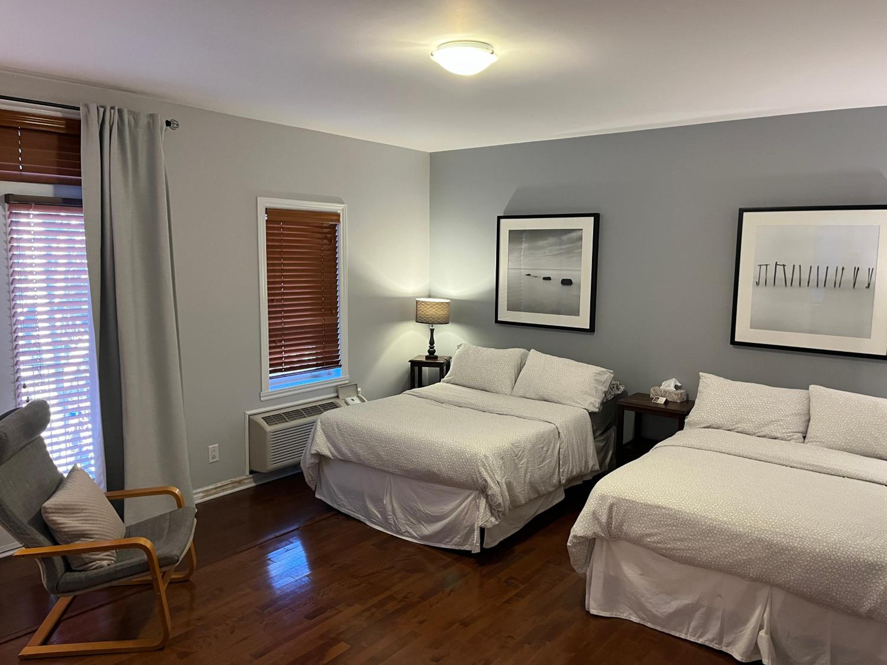 Penthouse Suite 402 thumbnail 6