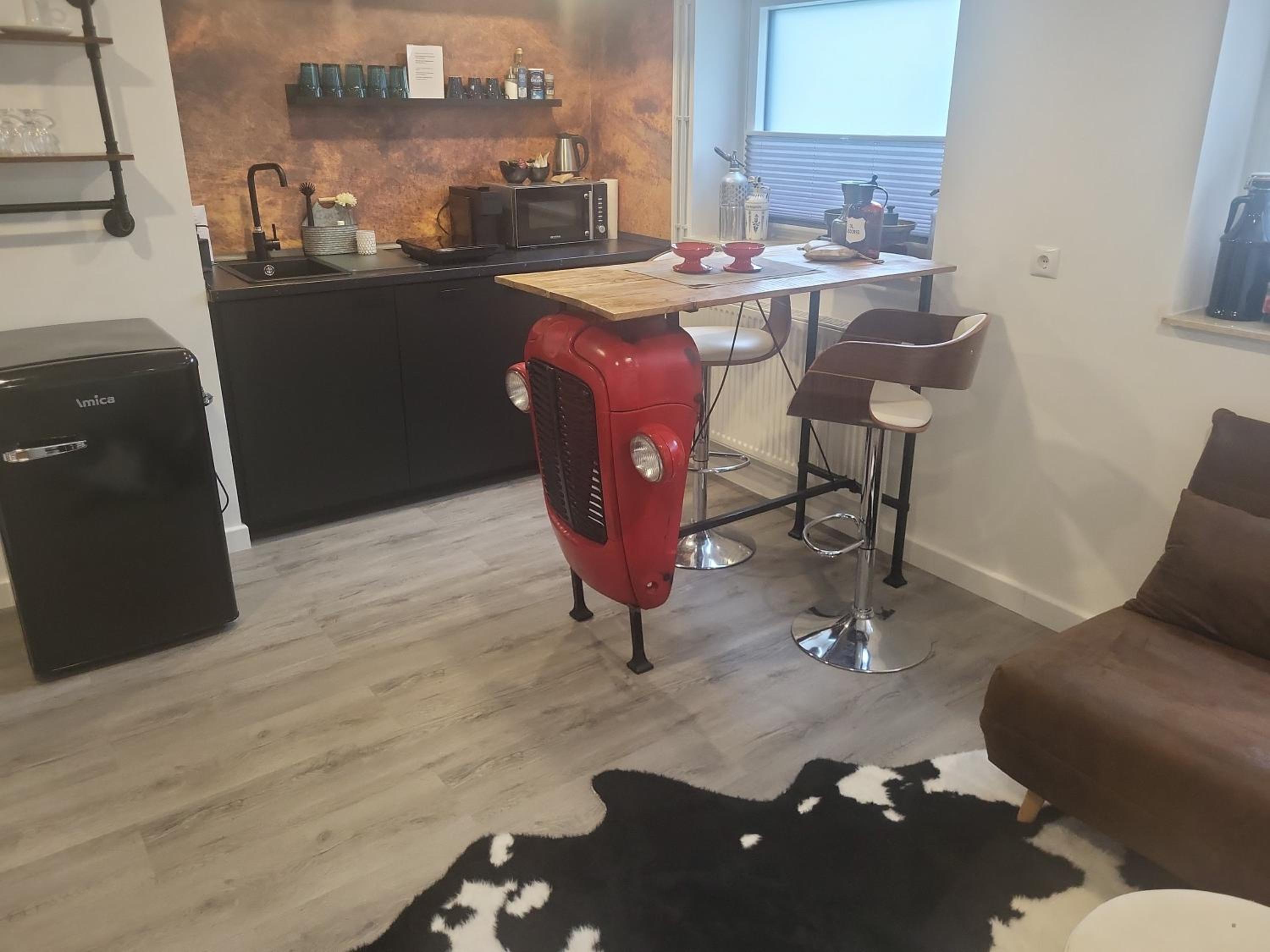 One-Bedroom Apartment - Photo 2