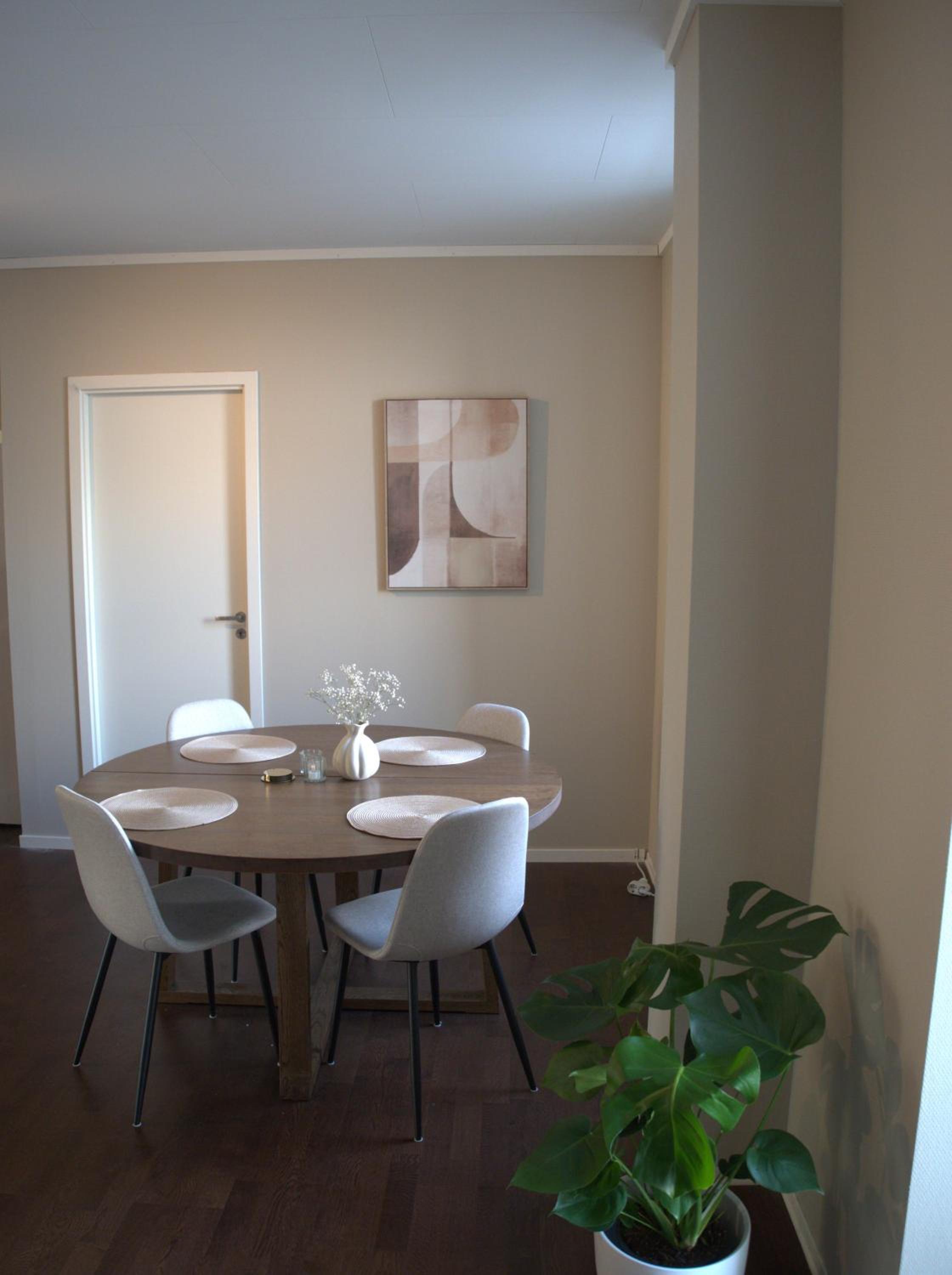 Three-Bedroom Apartment photo 2