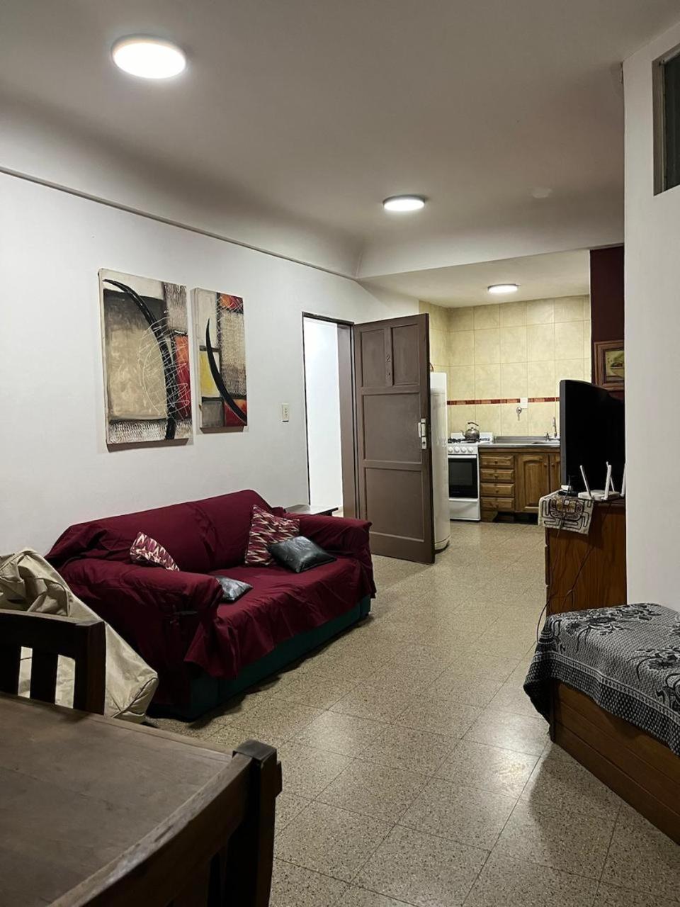 One-Bedroom Apartment photo 1