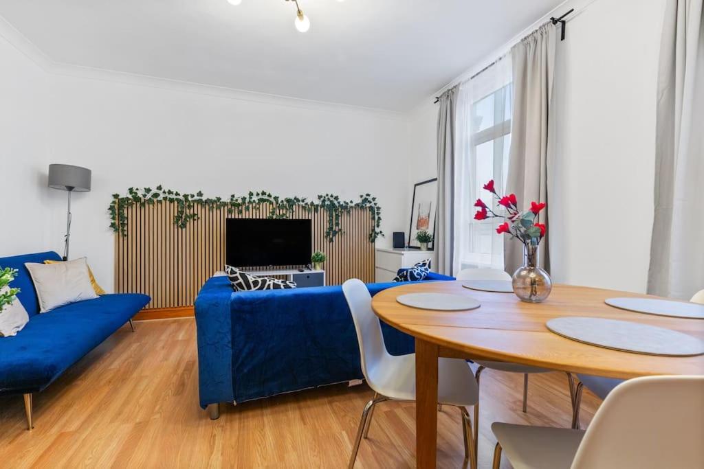 One-Bedroom Apartment photo 3