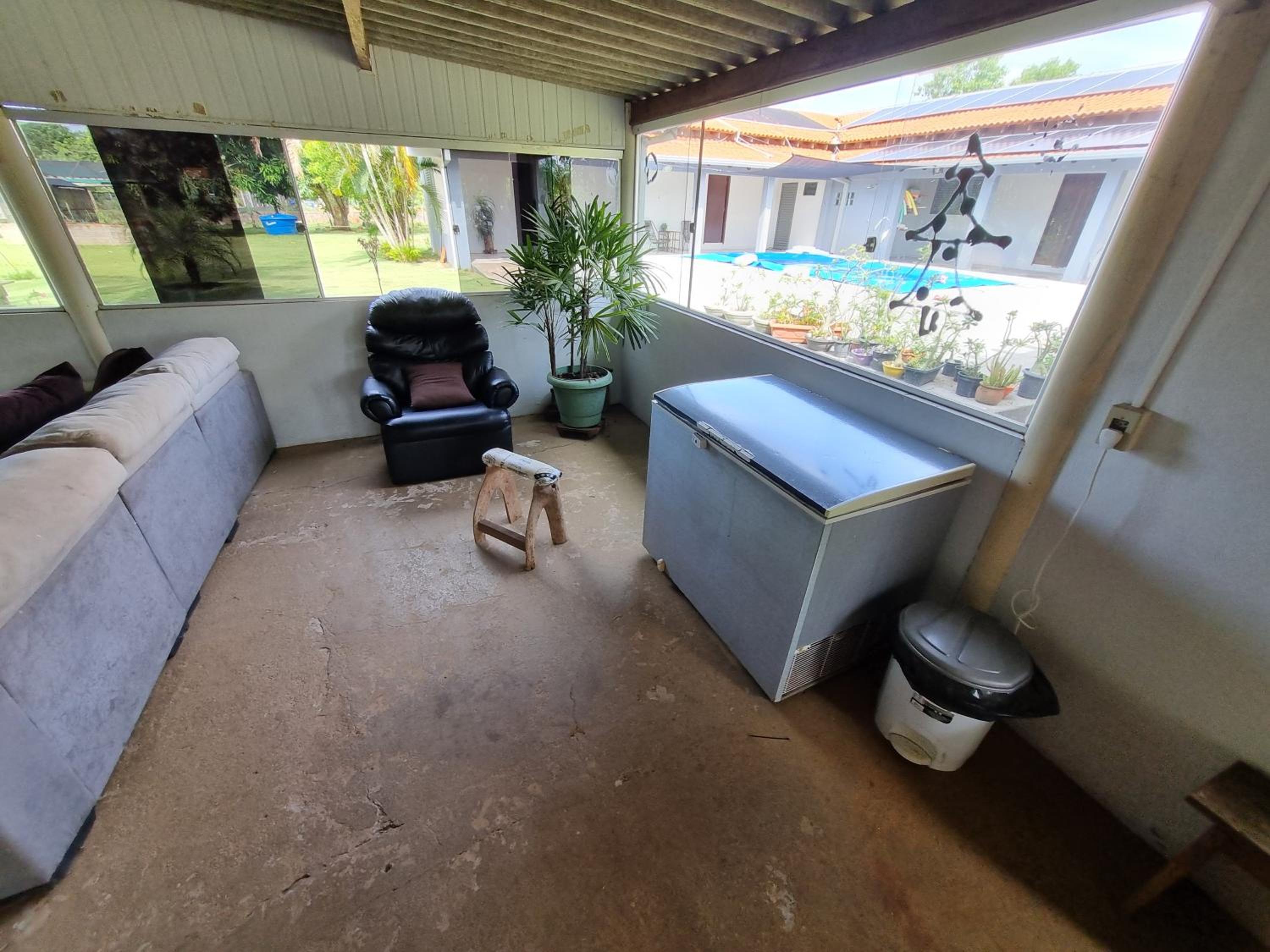 Five-Bedroom House photo 2