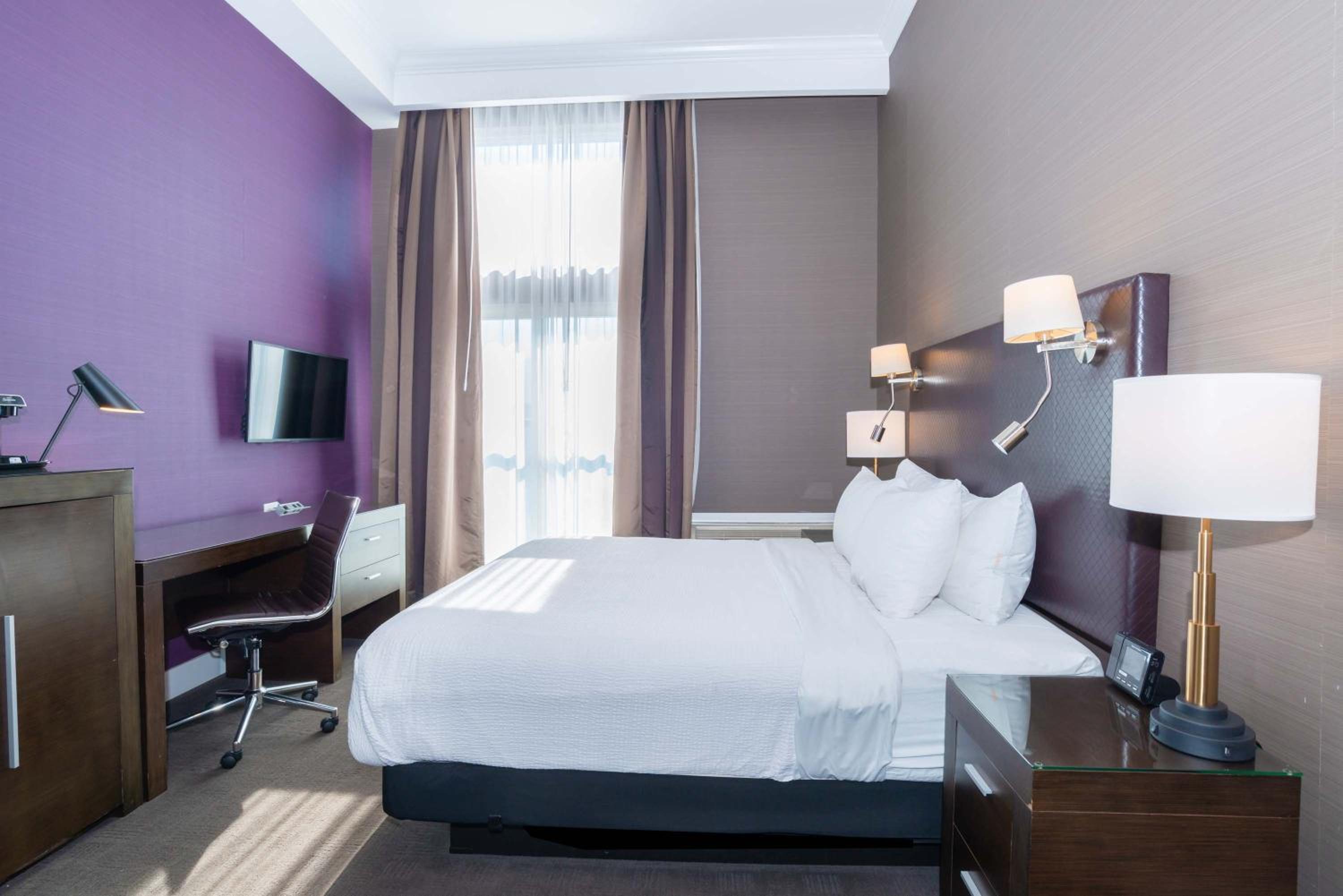 Standard Room, 1 King Bed, City View photo 1